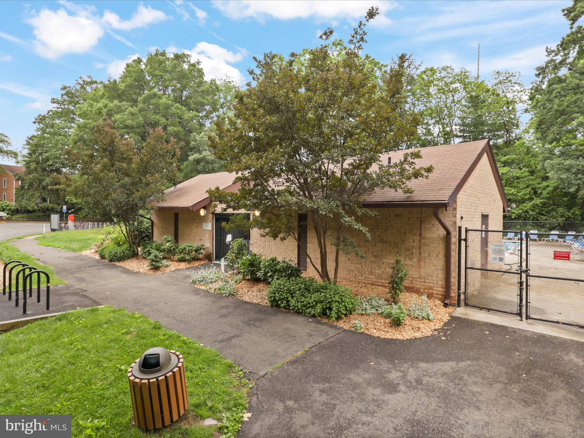 RESTON - Residential