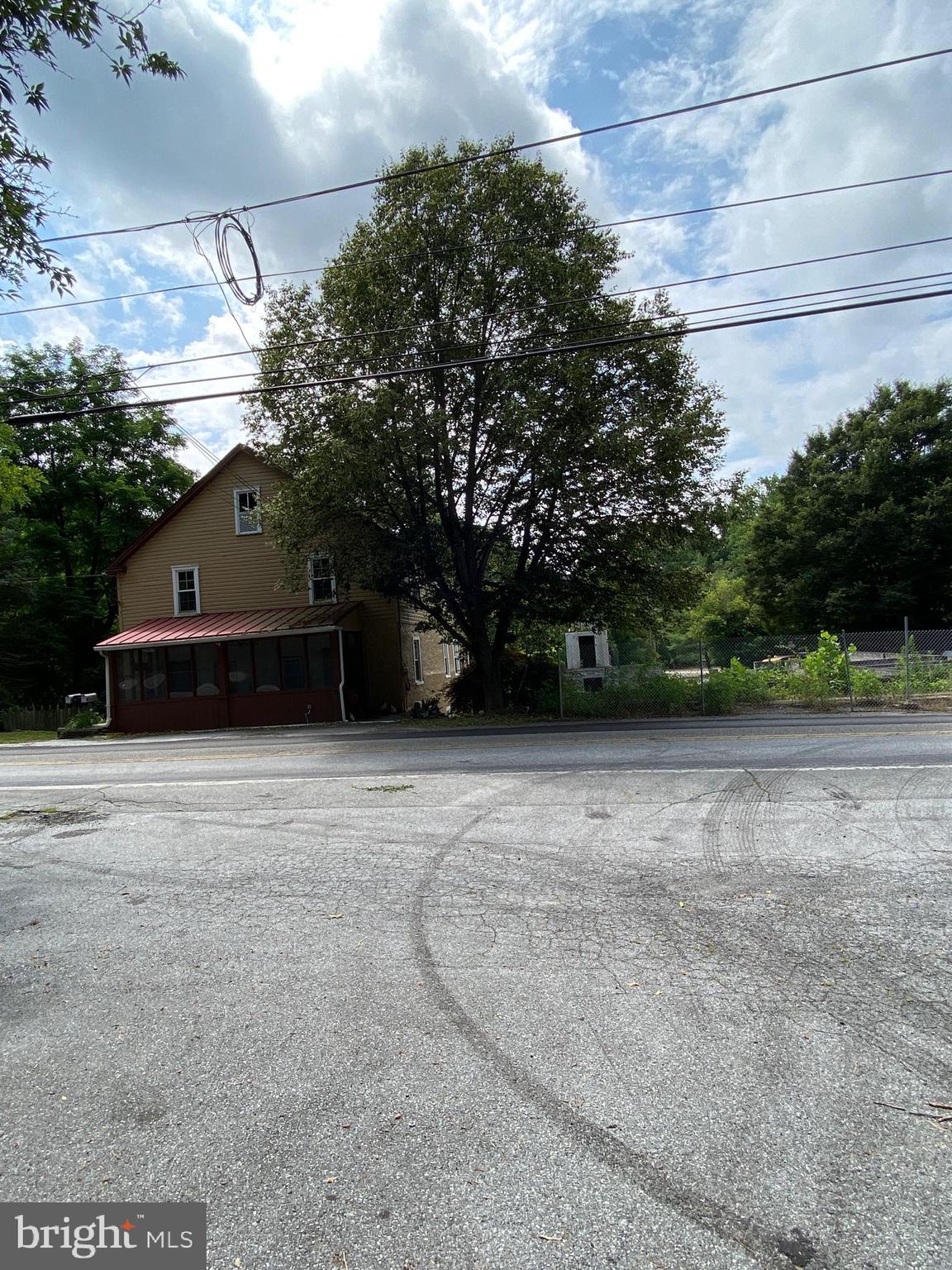 2094 STRASBURG ROAD