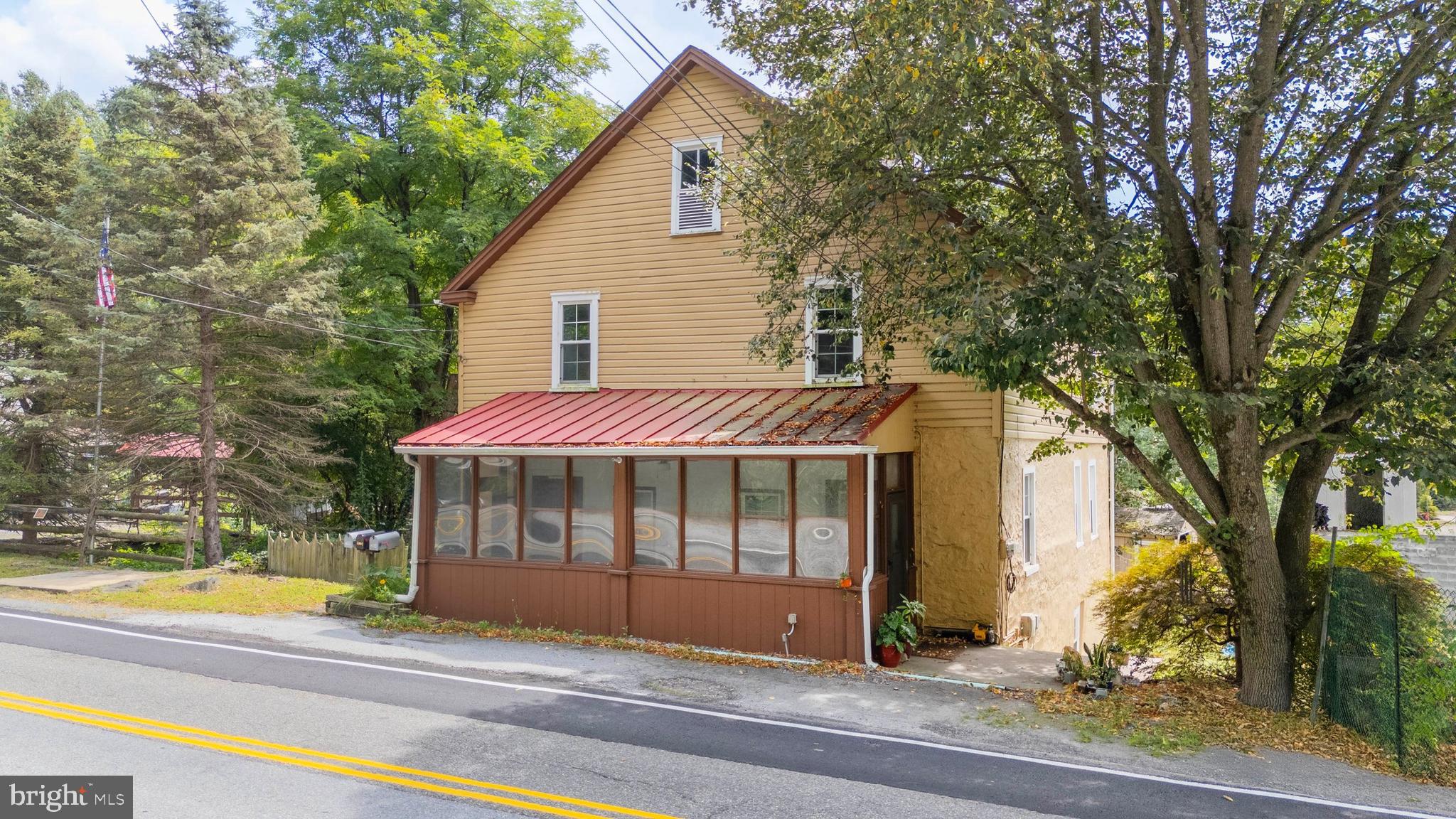 2094 STRASBURG ROAD