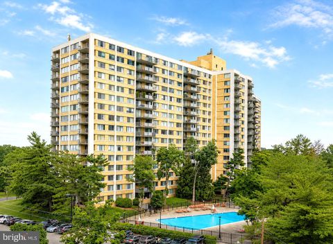 Photo of 301 N Beauregard Street #313, ALEXANDRIA, VA 22312 (MLS # VAAX2060330)