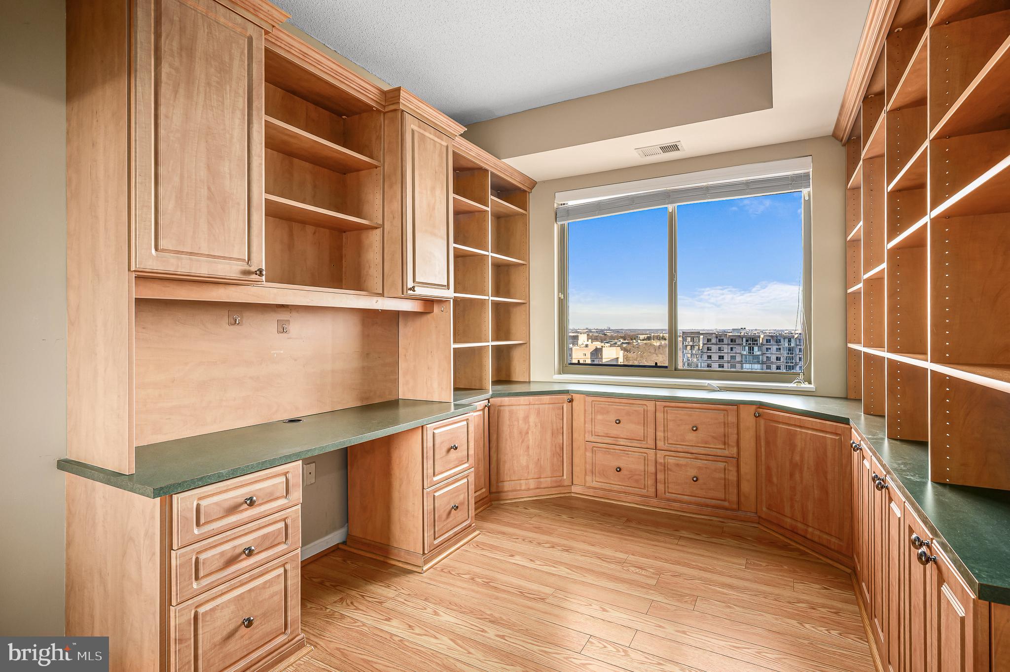 LANSDOWNE WOODS - Residential