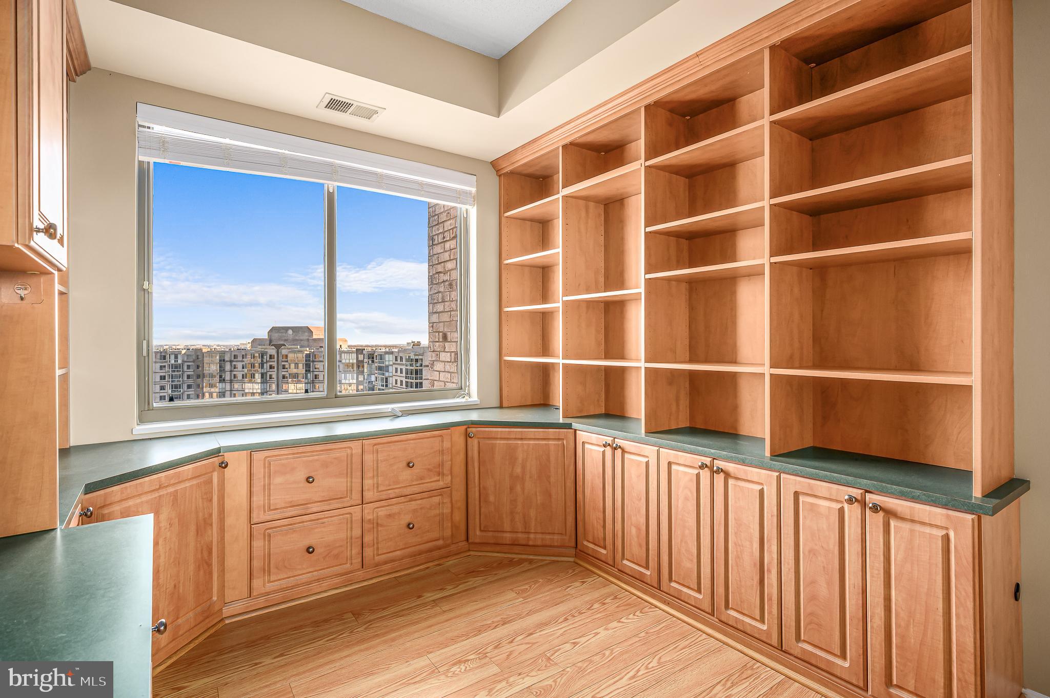 LANSDOWNE WOODS - Residential