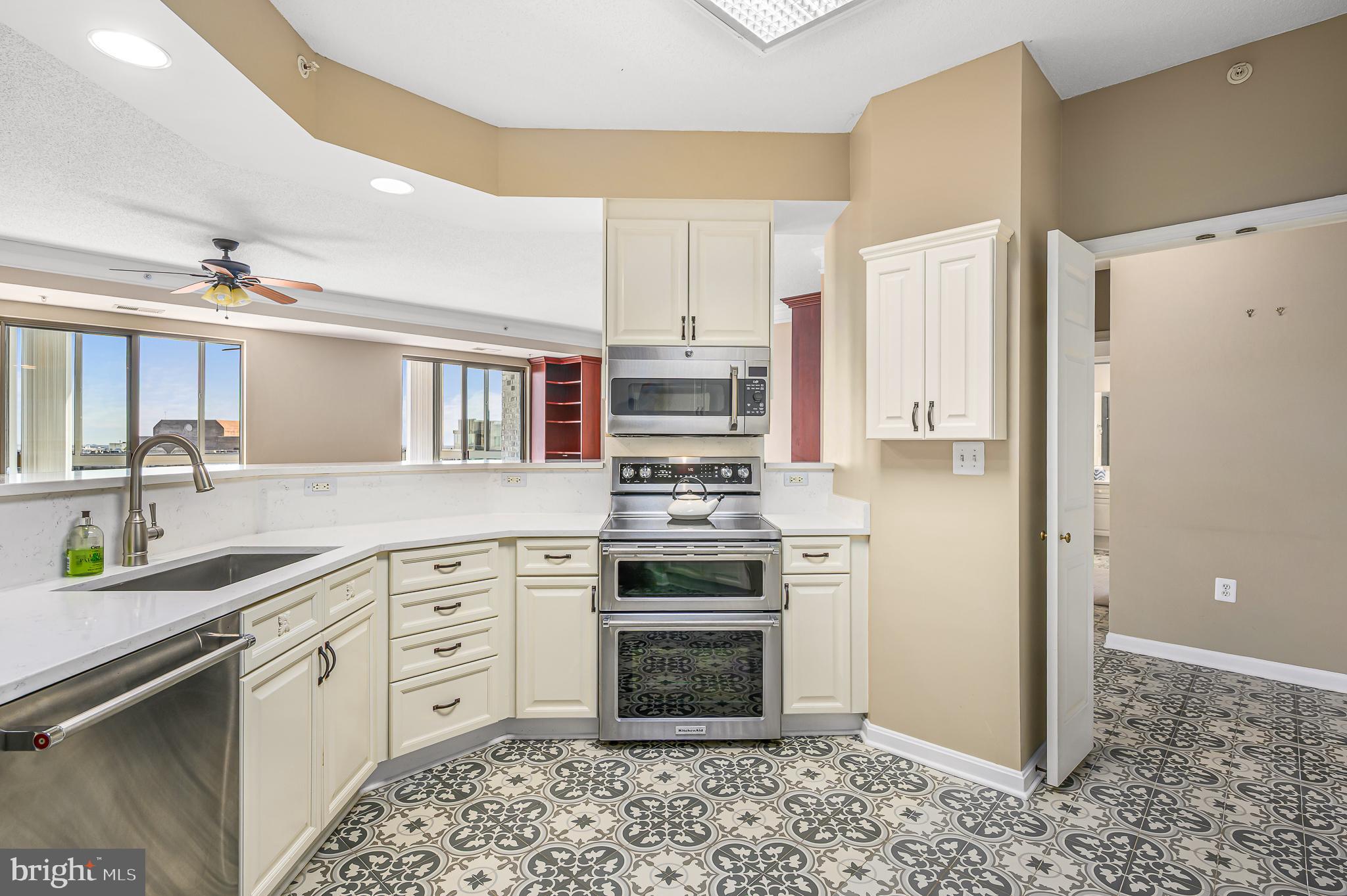 LANSDOWNE WOODS - Residential