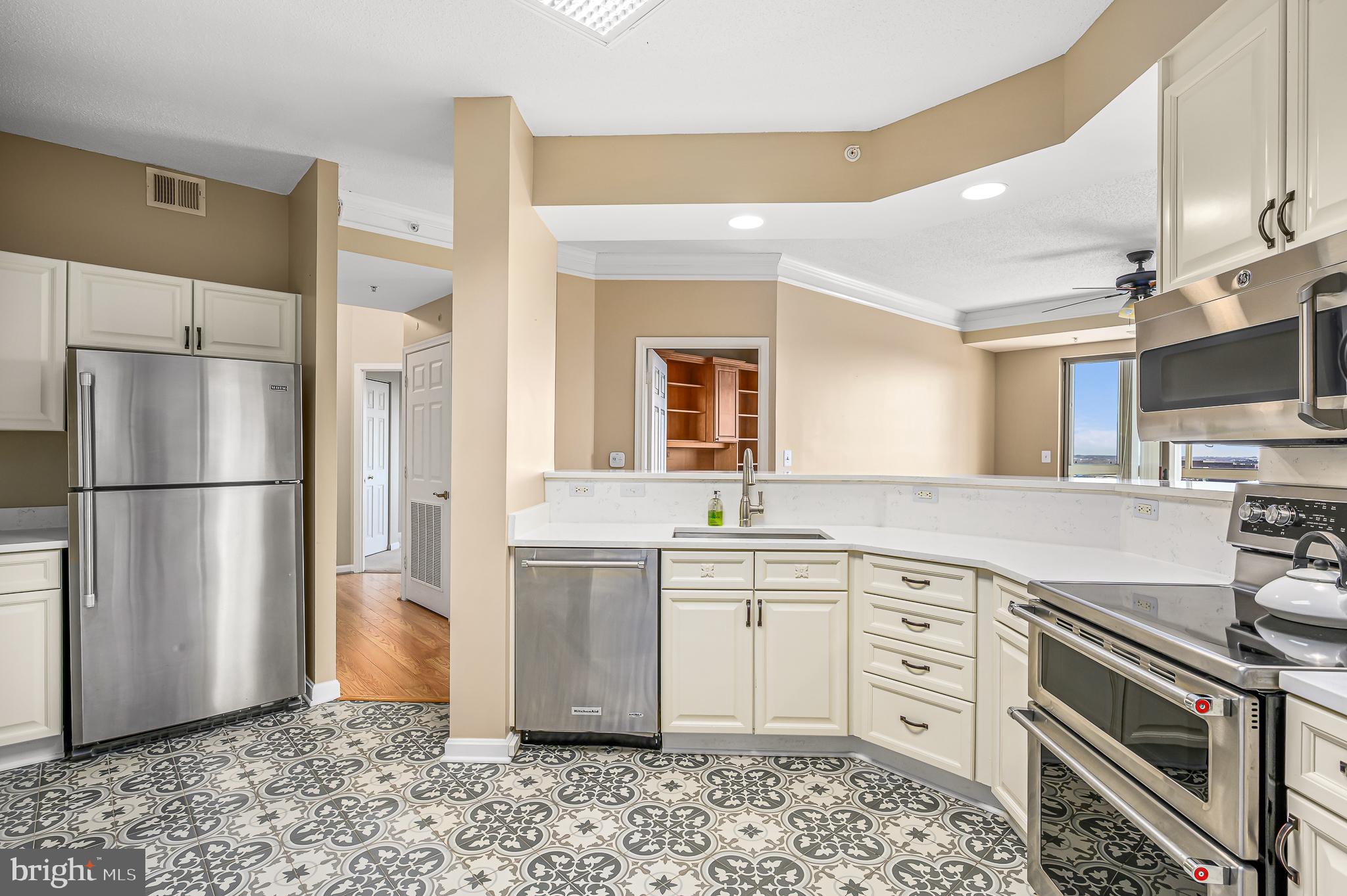 LANSDOWNE WOODS - Residential