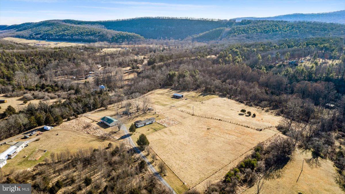 HANGING ROCK - Residential