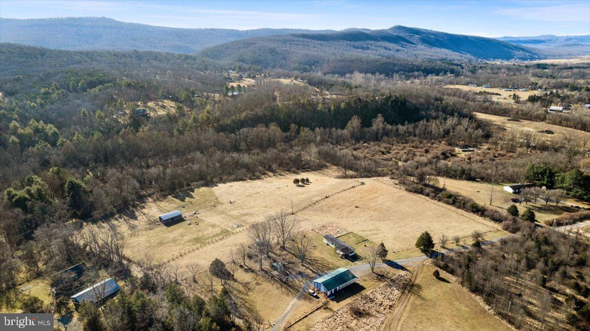 HANGING ROCK - Residential