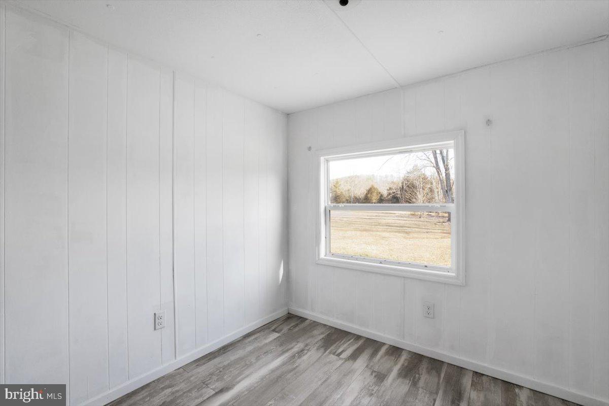 HANGING ROCK - Residential