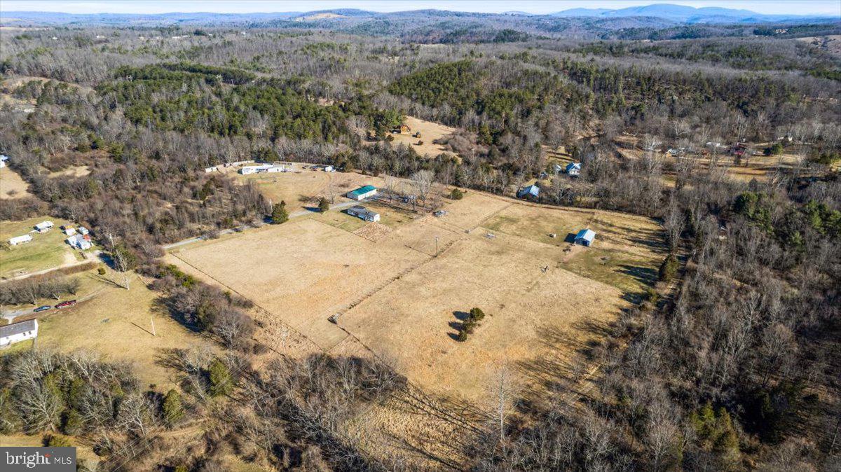 HANGING ROCK - Residential