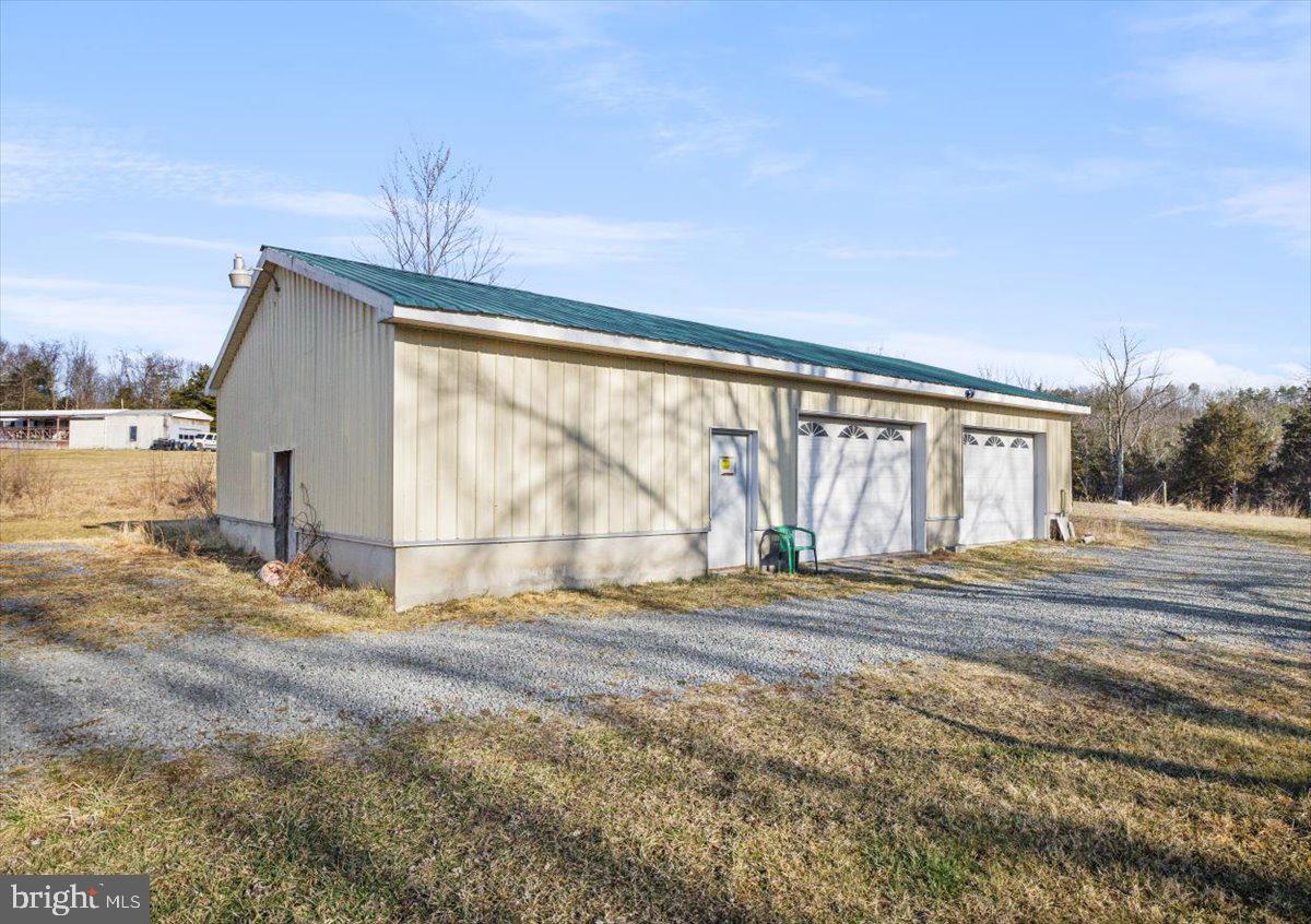 HANGING ROCK - Residential