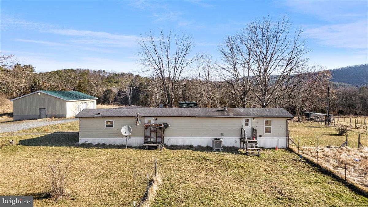 HANGING ROCK - Residential