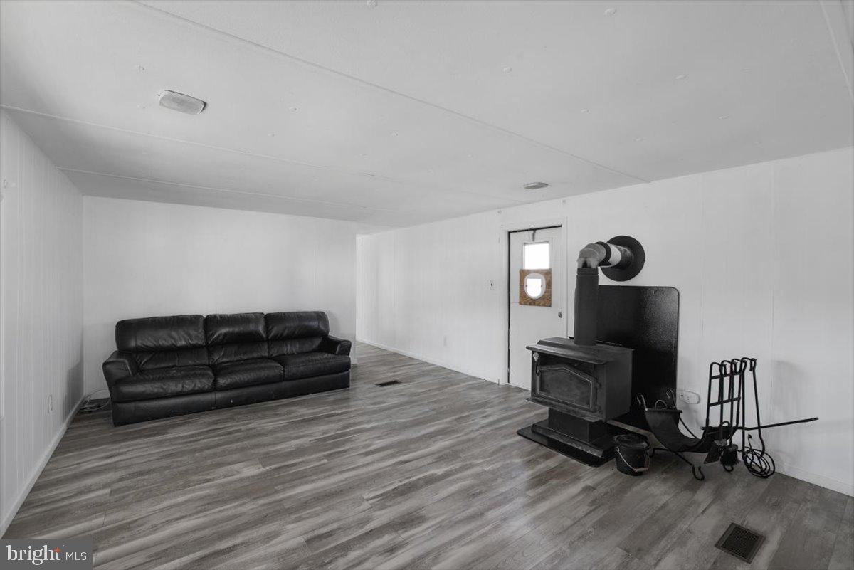 HANGING ROCK - Residential