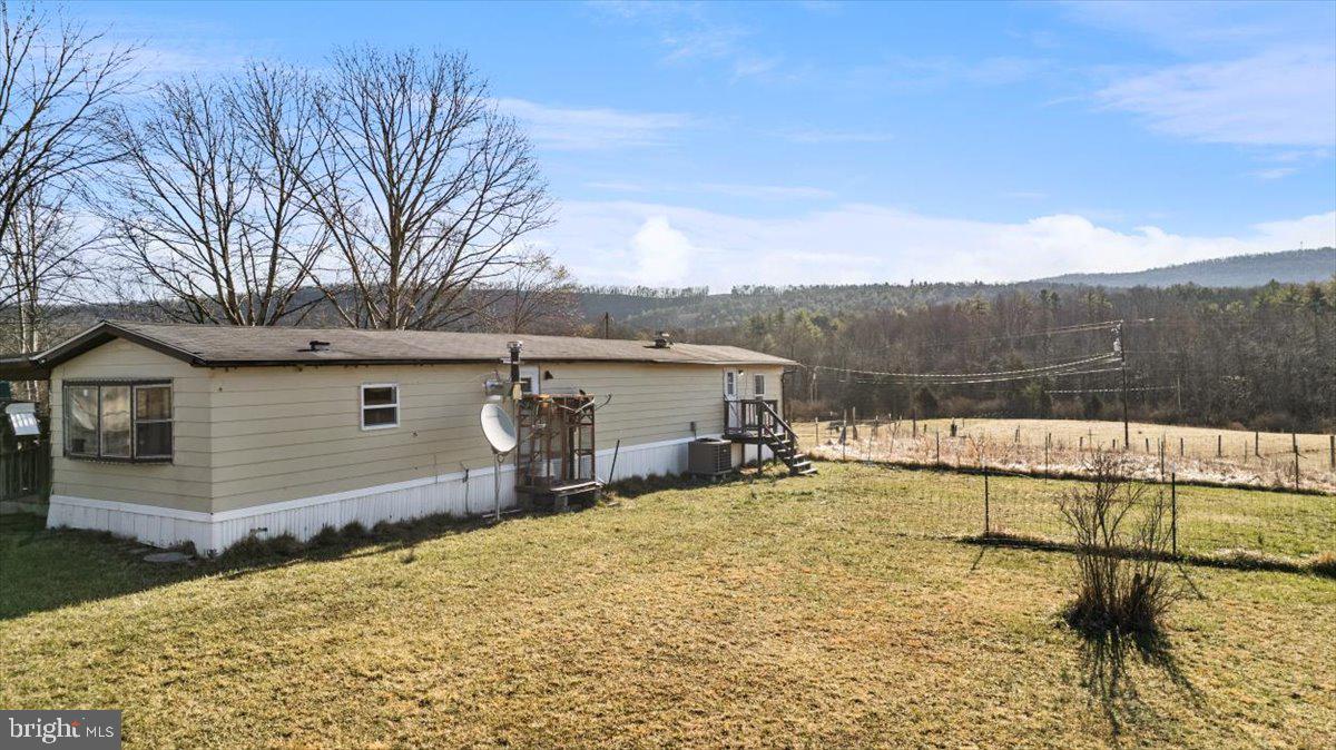 HANGING ROCK - Residential