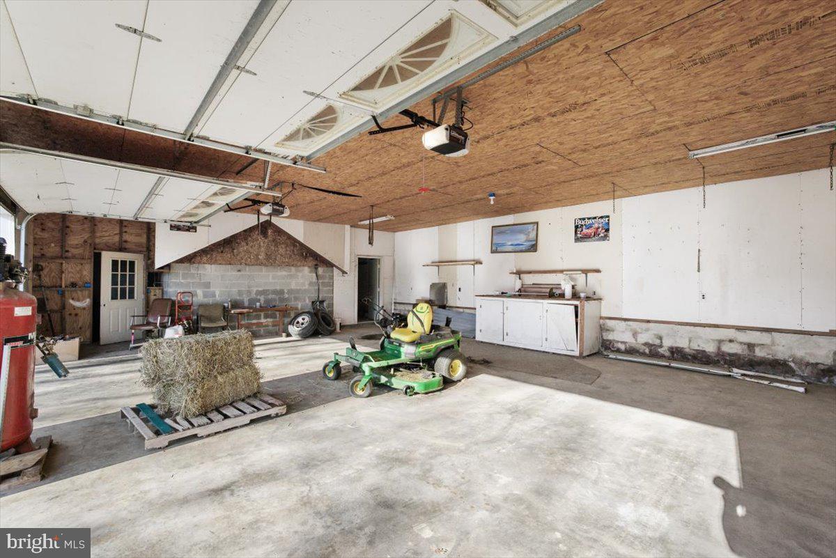 HANGING ROCK - Residential