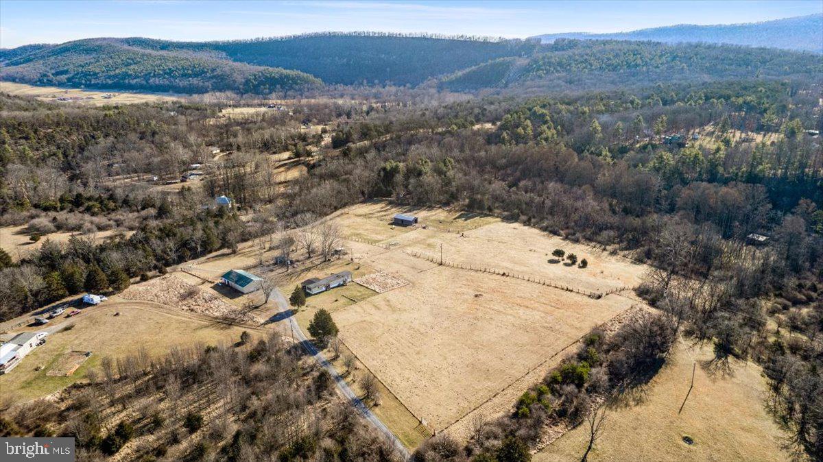 HANGING ROCK - Residential