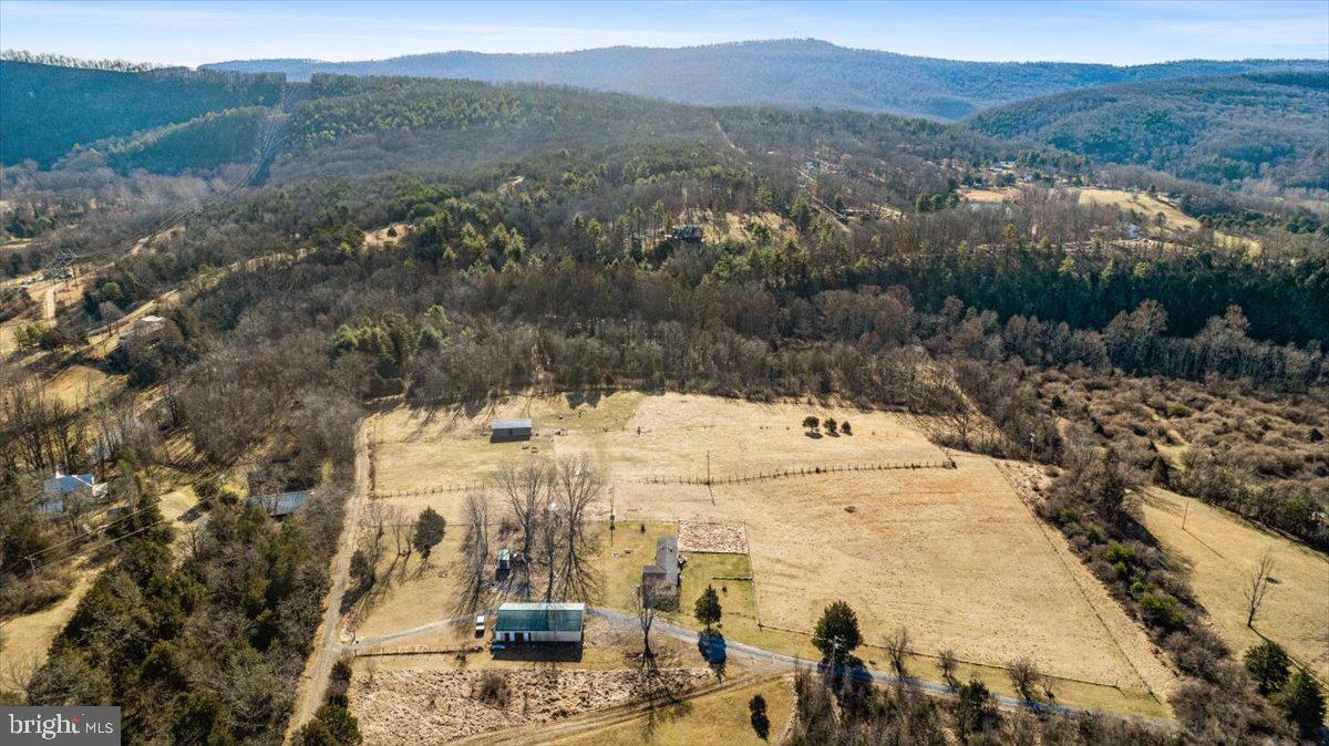 HANGING ROCK - Residential