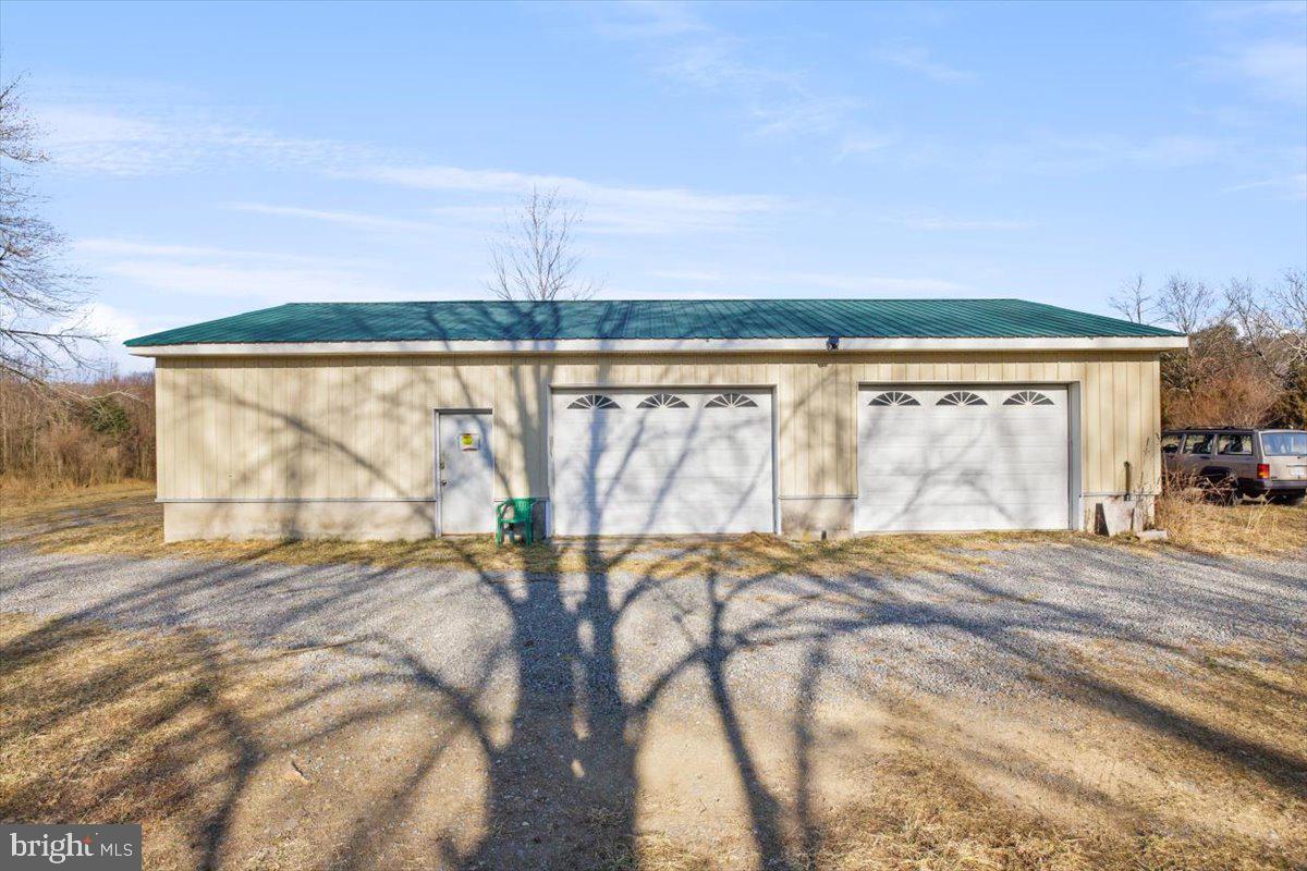 HANGING ROCK - Residential