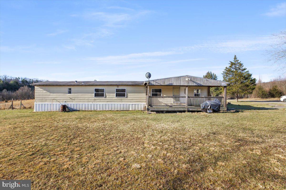HANGING ROCK - Residential
