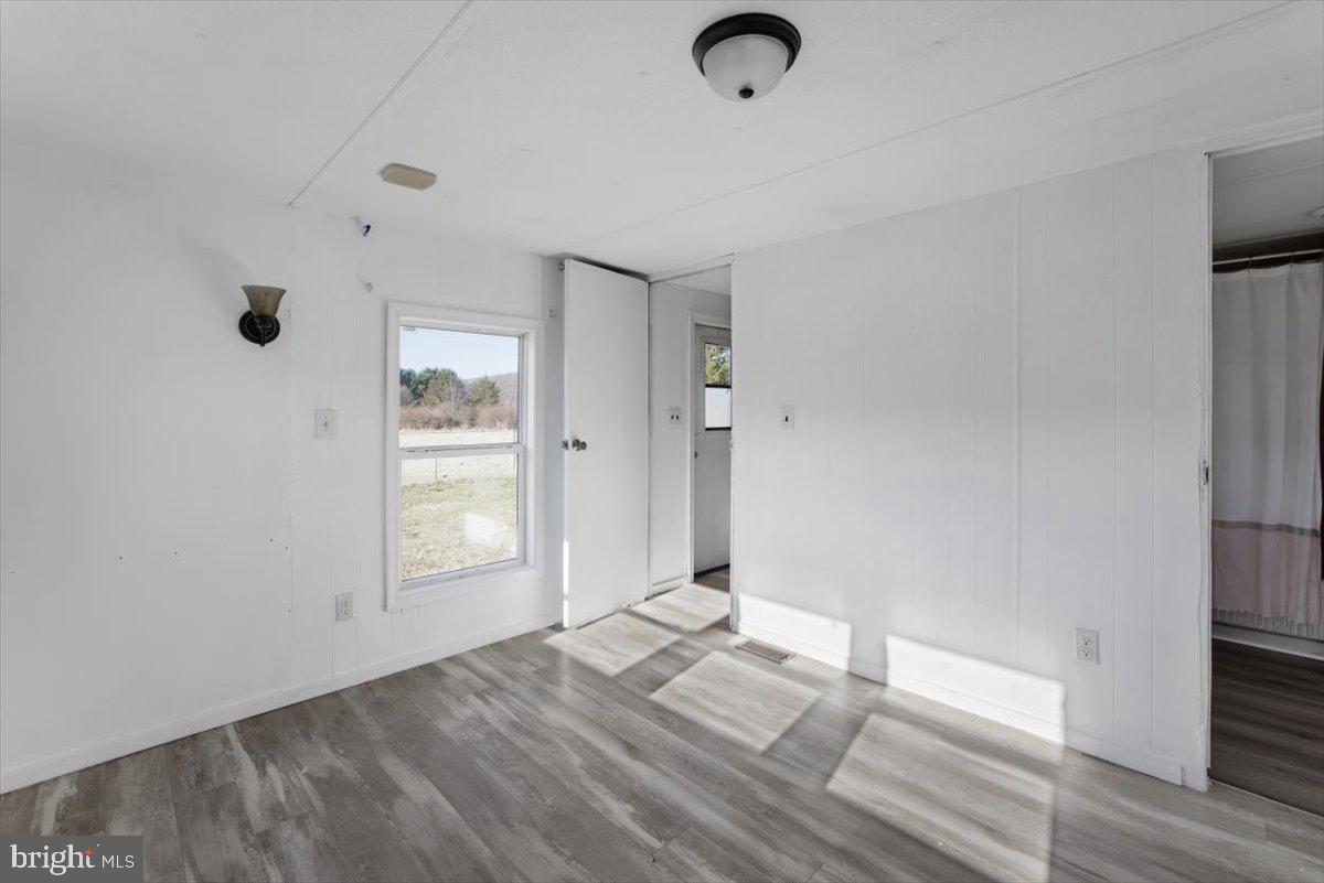 HANGING ROCK - Residential