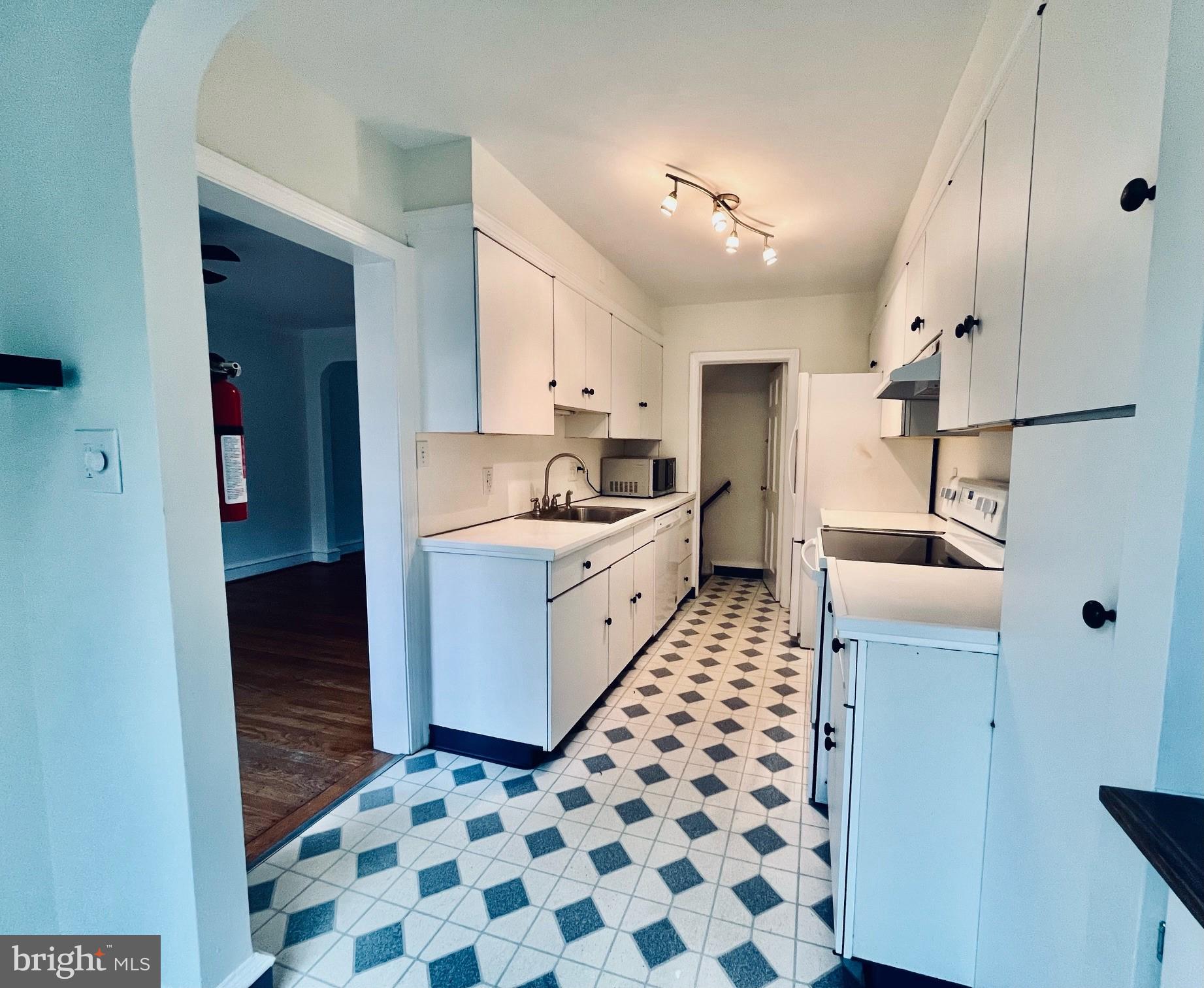 MERION STATION - Residential Lease