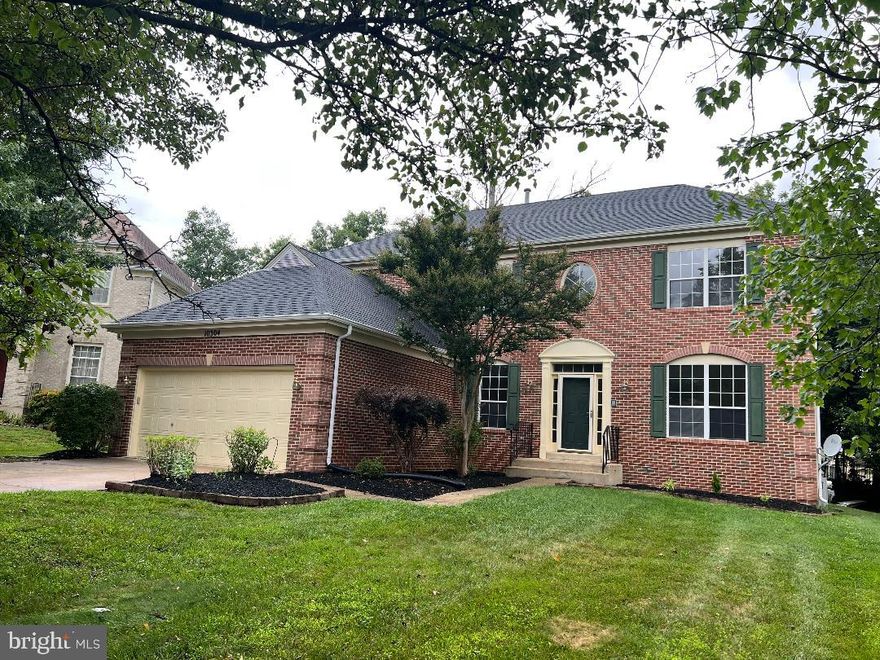 CLOSING HELP AVAILABLE''.....Location, Location! Privacy abounds in this spacious home located on a small cul-de-sac in Glenn Estates backing to trees, with a relaxing backyard with deck and an entertaining patio. This home boast a Two bed room, I bath, theatre room , kitchen and a rec room in the basement. MOTIVATED SELLER MAKE AN OFFER