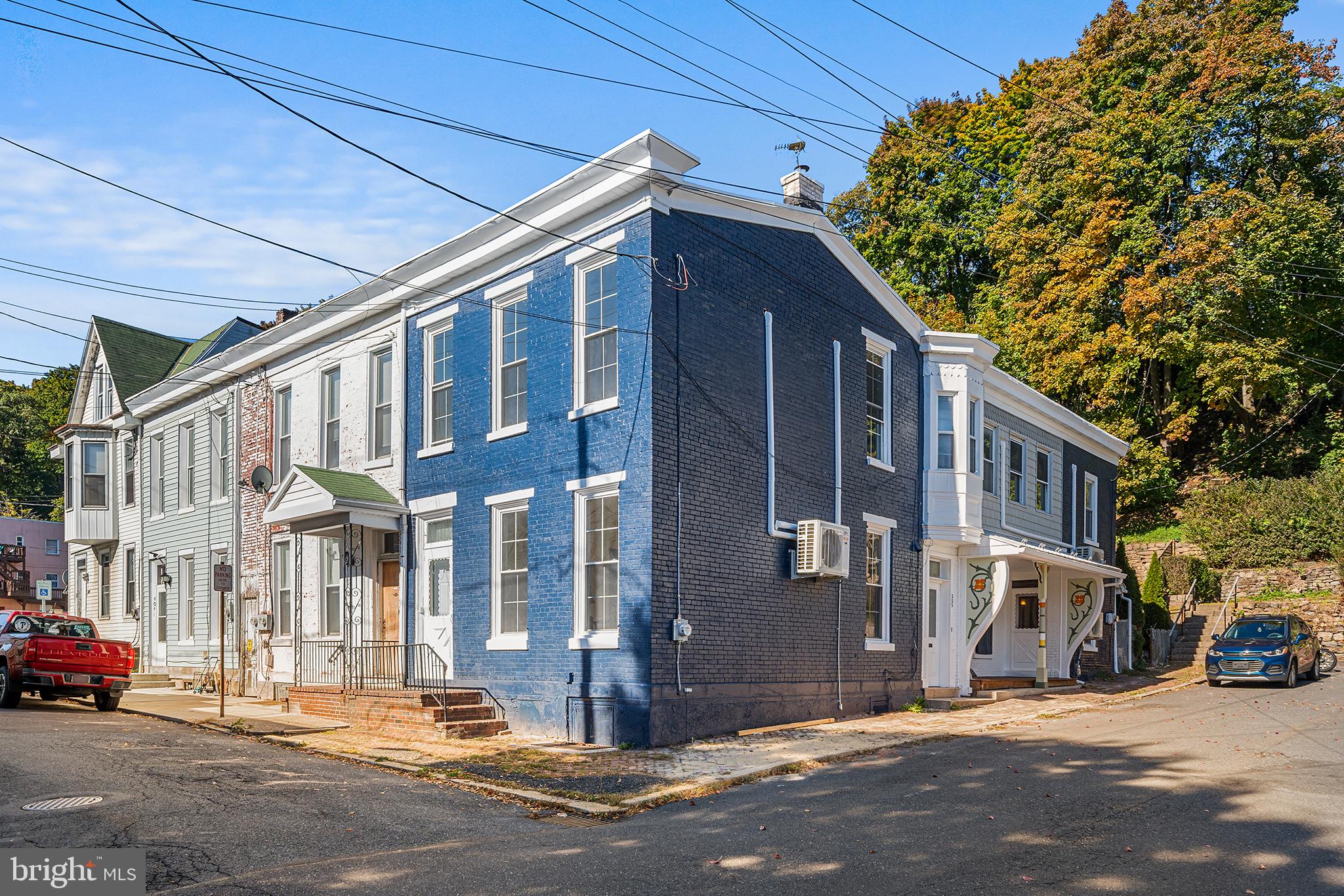 400 W ARCH STREET