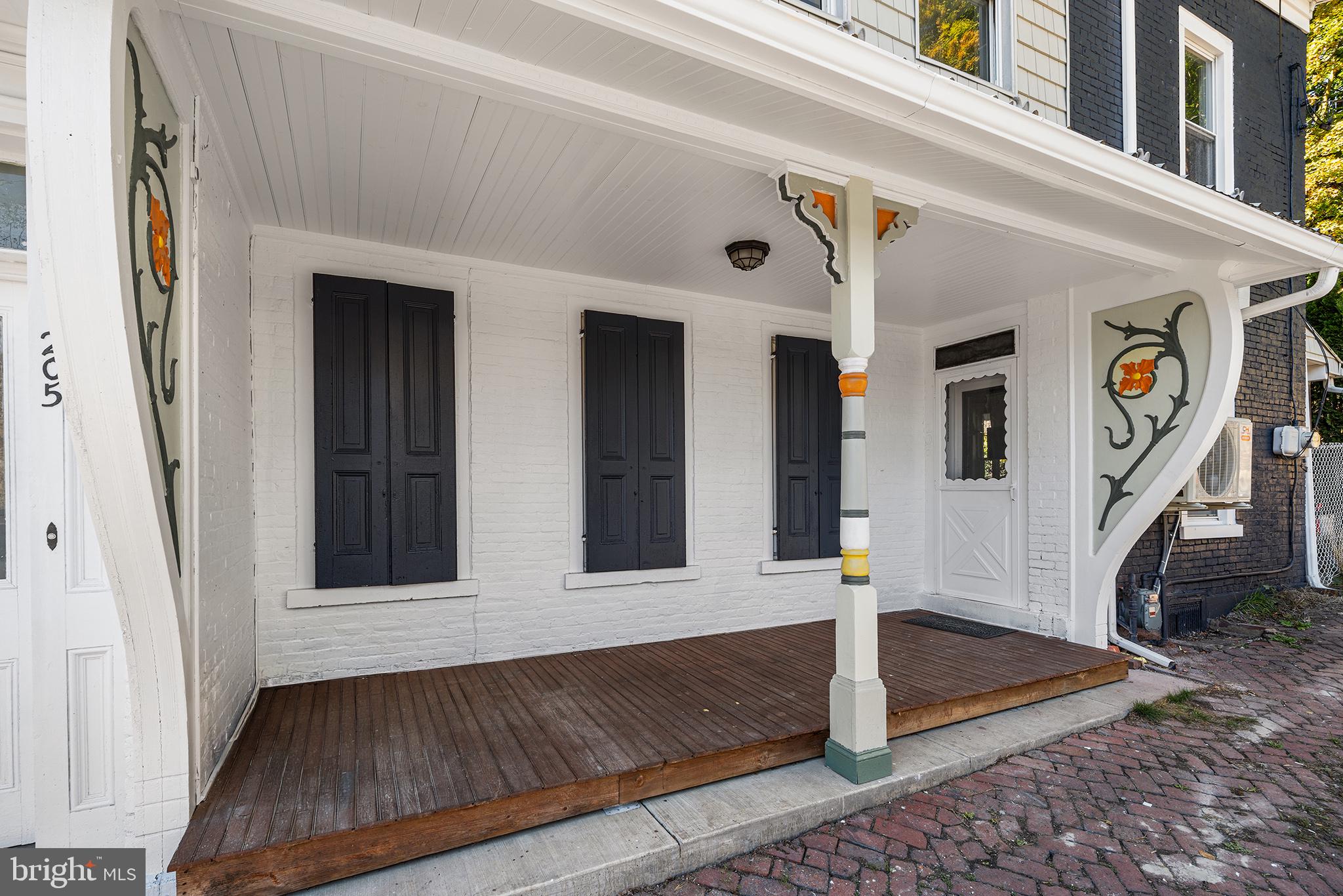 400 W ARCH STREET