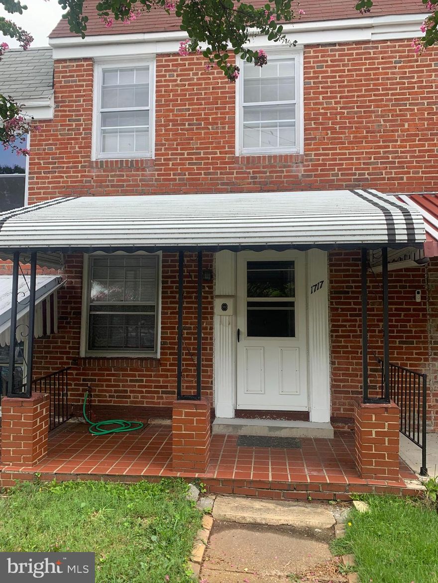 Clean Starter home or use for investment Updated kitchen + bath. New Carpet  throughout home. Room to expand in basement. Quiet neighborhood. Seller offering a 5K credit for Closing Costs. Move In Condition.