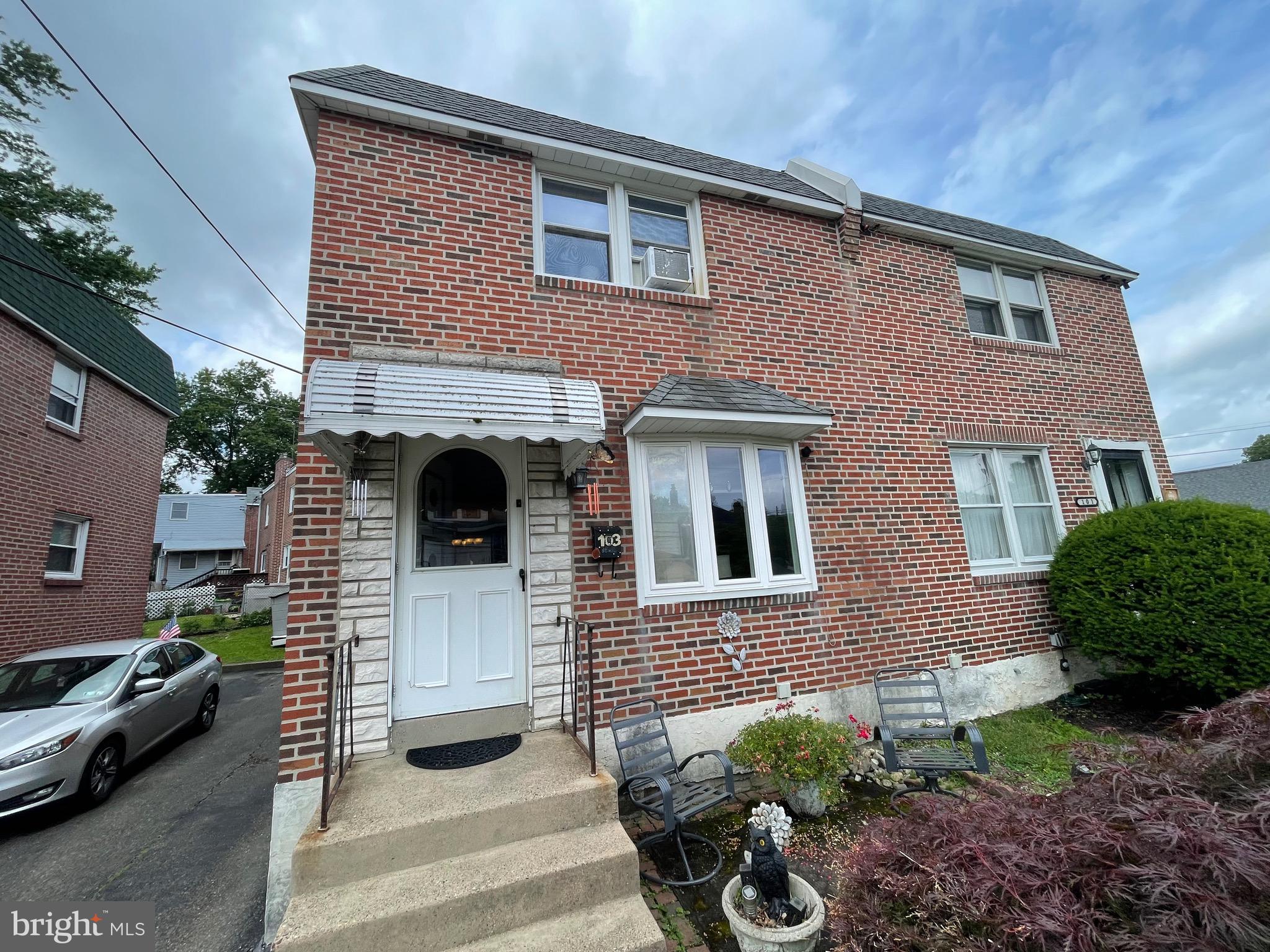 Investor Special! 3BR Twin Home with Driveway, Backyard & Finished Basement – Great Location!
Don't miss this prime opportunity to own a 3-bedroom, 1.5-bath twin home located on a quiet, family-friendly street close to local schools, parks, and public transportation. Whether you're an investor looking for your next flip or a homebuyer ready to put in some TLC and create your dream home, this property has endless potential!
🏡 Property Features:
3 spacious bedrooms on the upper floor
1 full bath upstairs plus a convenient half bath in the finished basement
Large living and dining areas with great natural light
Driveway parking – a rare find in the area!
Private backyard – perfect for gardening, relaxing, or entertaining
Finished basement with bonus space and storage
Solid structure with great bones – bring your vision!
This home is being sold as-is and is priced to sell. With some updates and personal touches, this could be the perfect family home or a high-return investment property.
📍 Location Highlights:
Walking distance to schools
Nestled on a quiet street with minimal through-traffic
Close to shopping, dining, and transit options
💰 Don't wait! Opportunities like this don't last long. Schedule your showing today and see the potential for yourself!