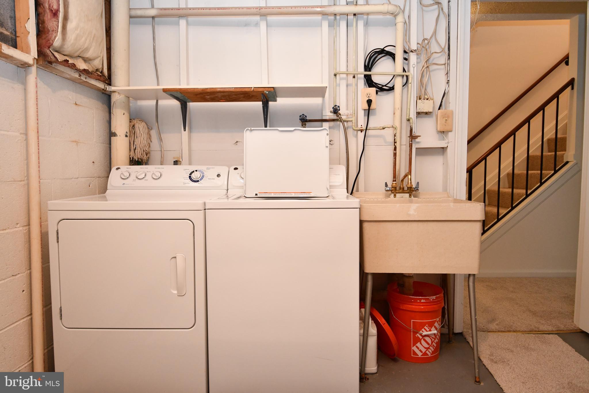 LAFAYETTE VILLAGE - Residential Lease