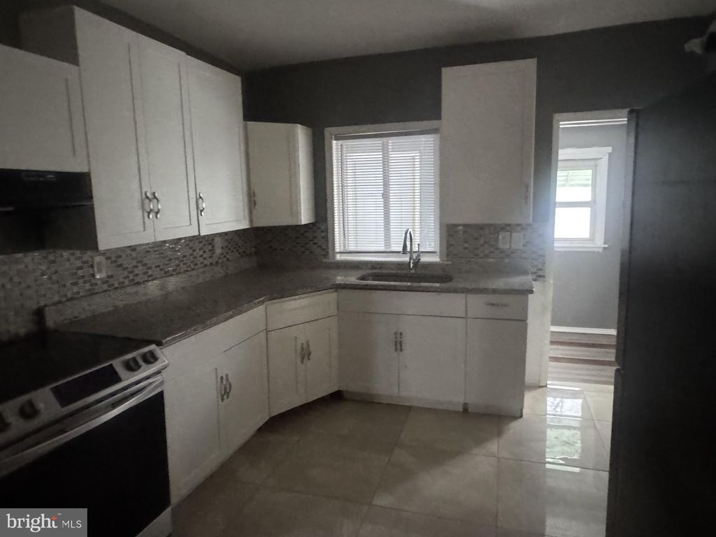 Photo of 15 S White Street, SHENANDOAH, PA 17976 (MLS # PASK2025480)