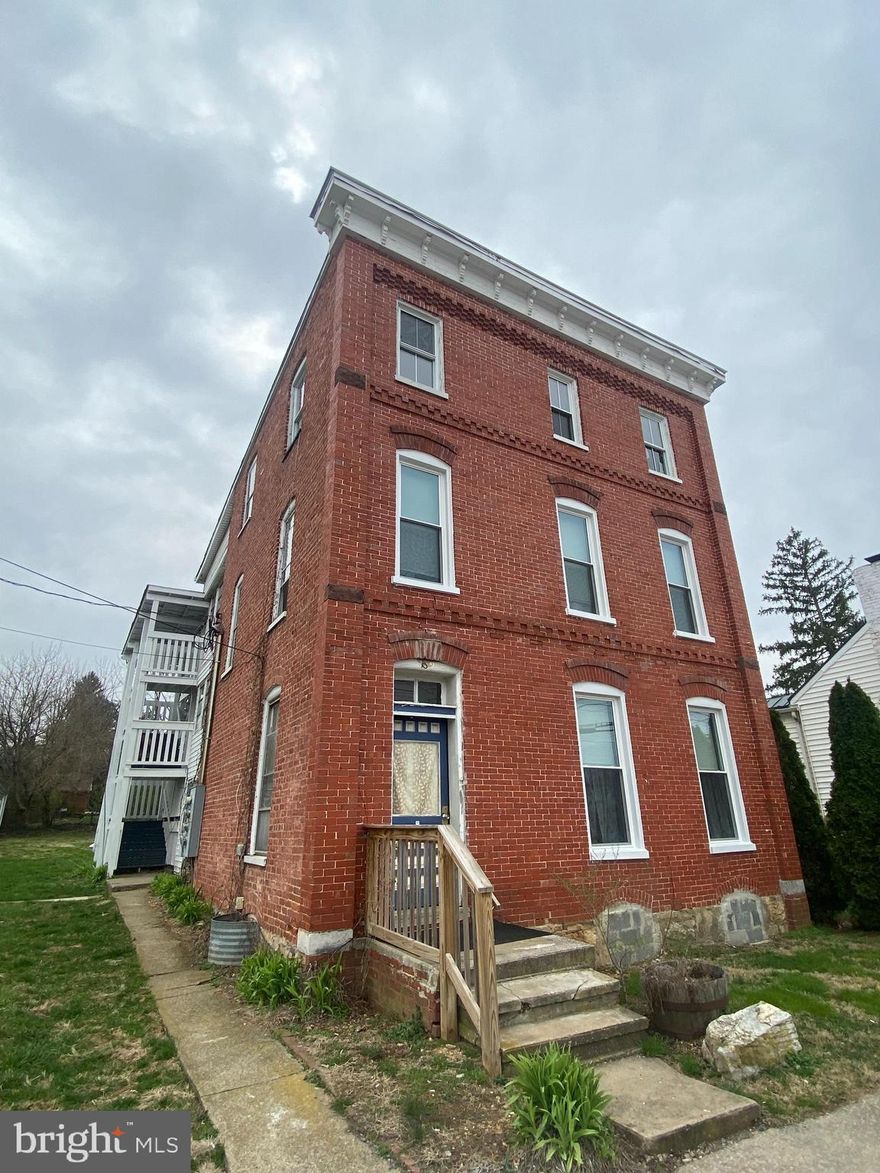 Large one bedroom apt, ready to move in. Separate family room, bedroom and kitchen.  Water, sewer and trash included.  One pet will be considered on a case by case basis. Application is online and tenants will have to pass criminal, credit and eviction history. To move in; tenants will be responsible for paying 1st month's rent and security deposit totaling $2200.00.