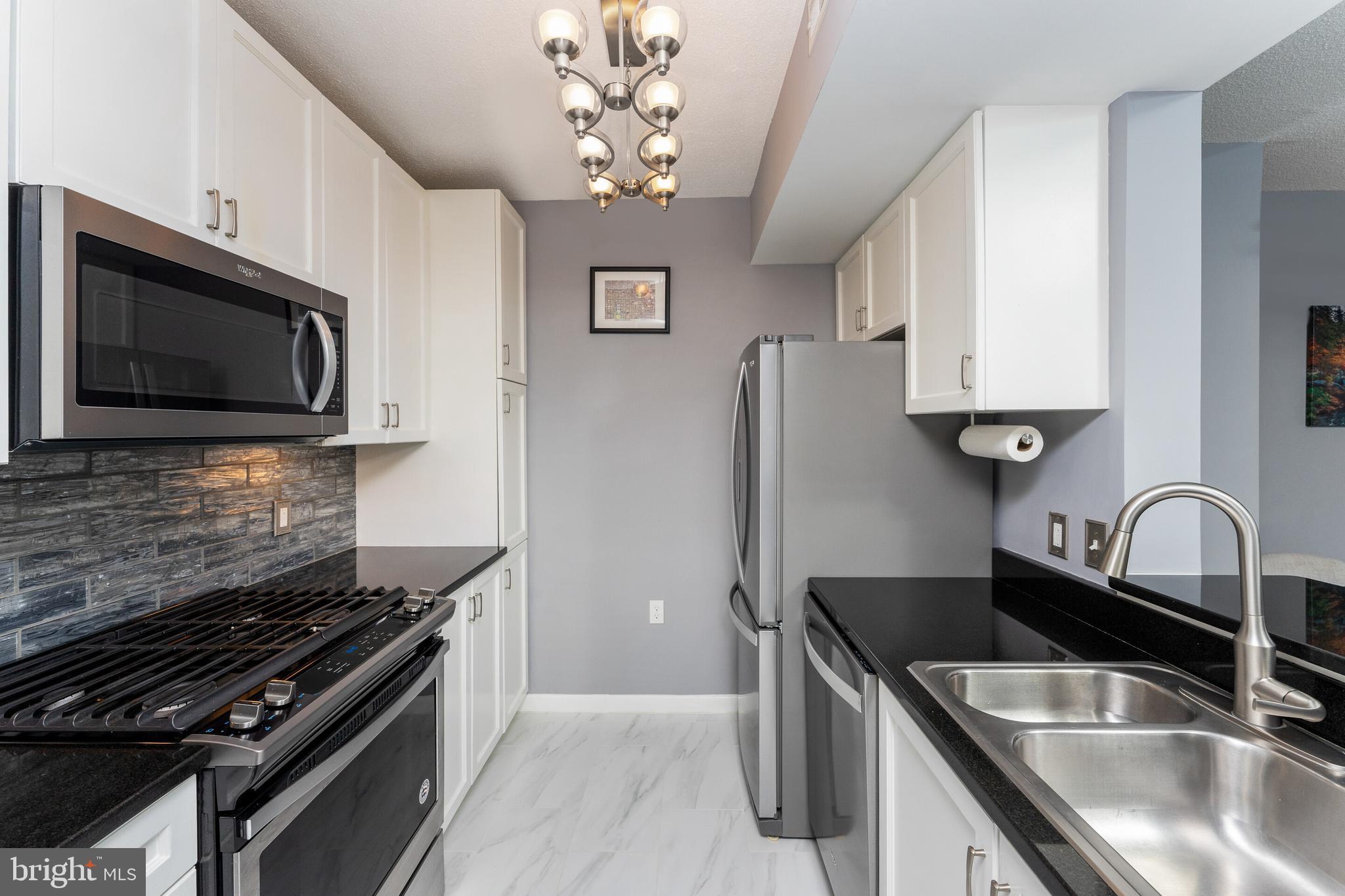 851 N GLEBE ROAD 1818