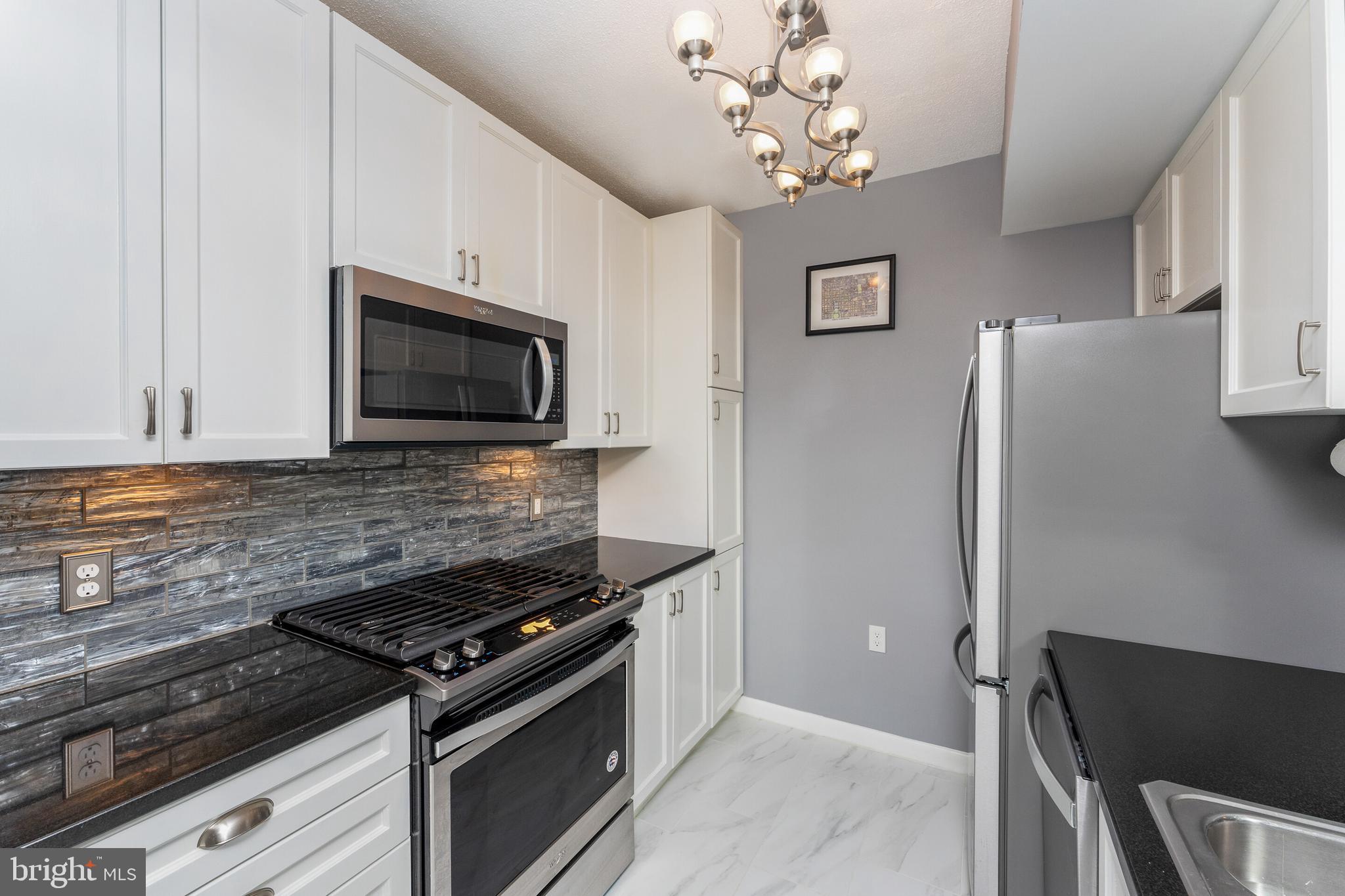 851 N GLEBE ROAD 1818