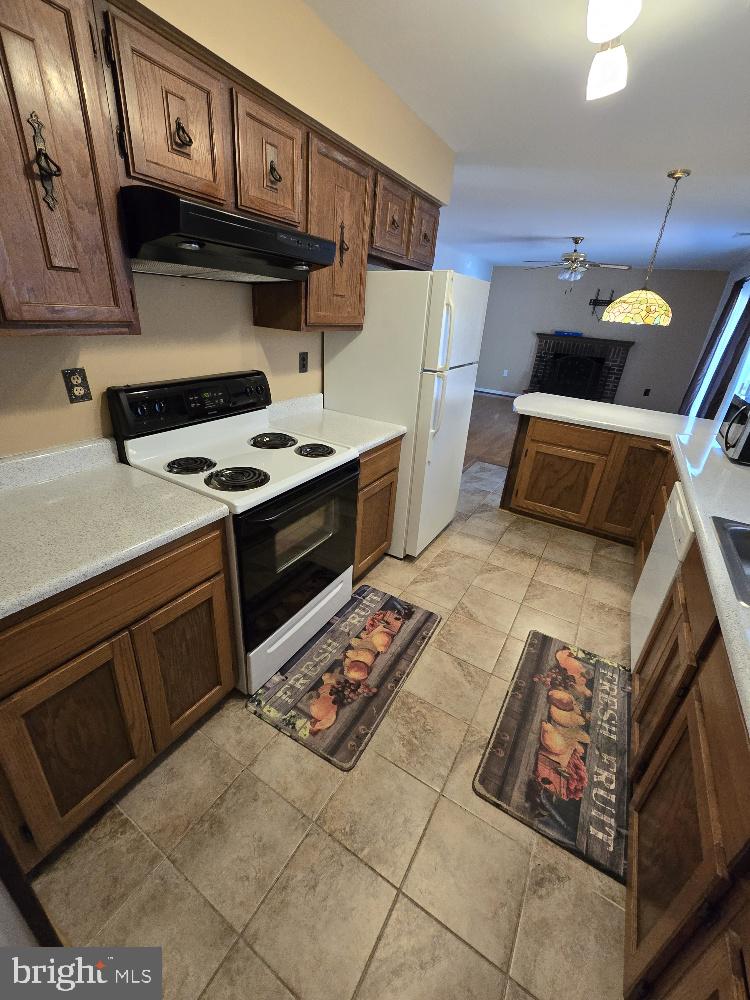 FOX RUN - Residential Lease