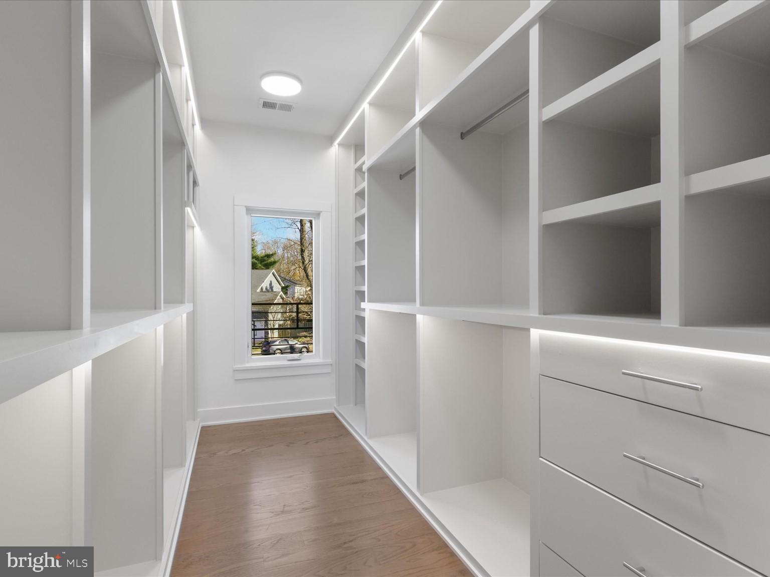 VIENNA WOODS - Residential