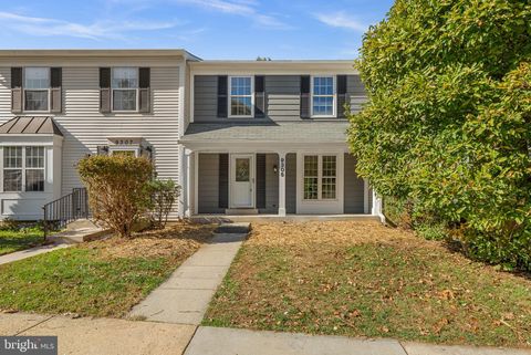 Photo of 9305 Broadwater Drive, GAITHERSBURG, MD 20879 (MLS # MDMC2205370)