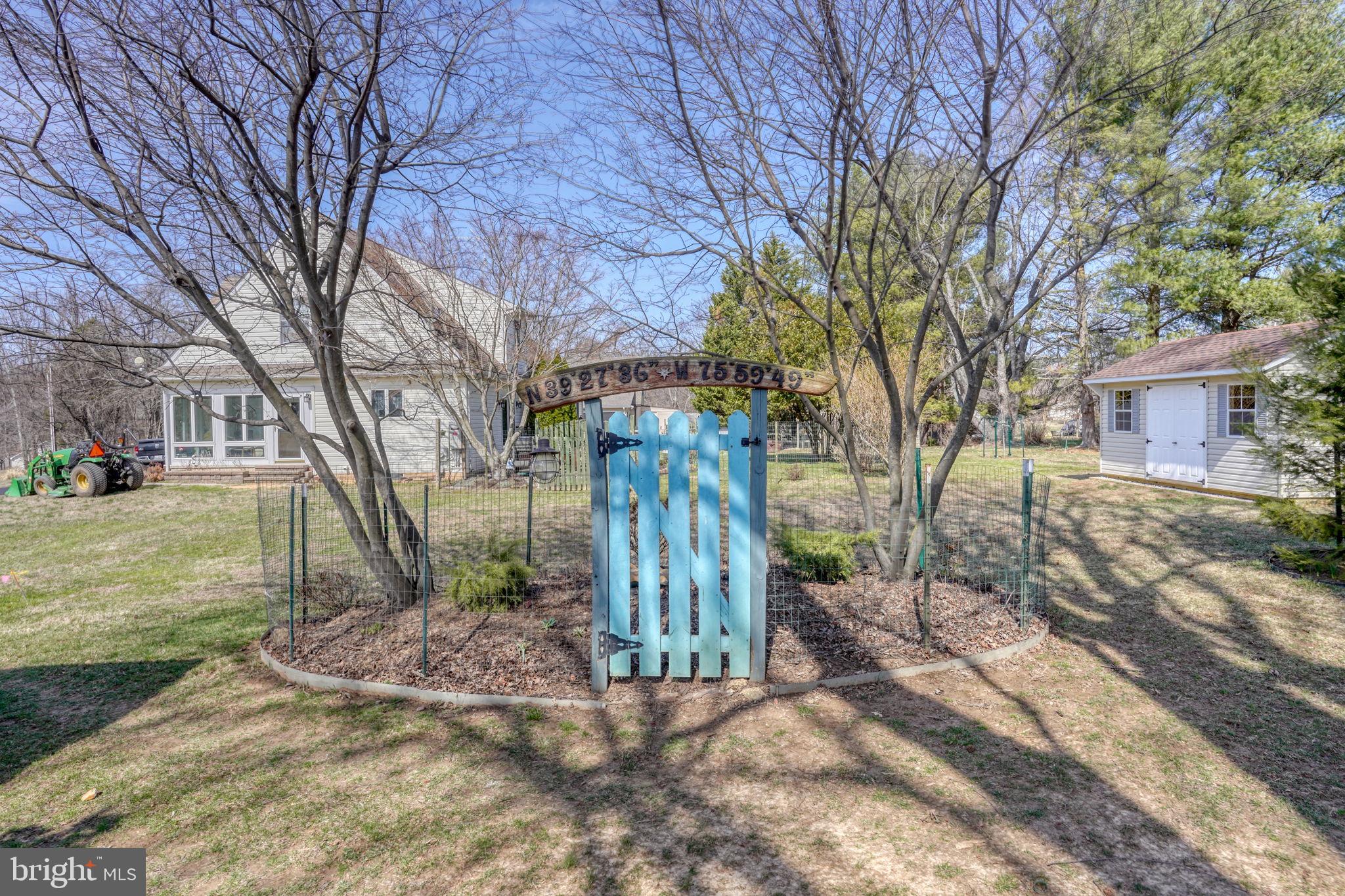ROLLING HILLS - Residential