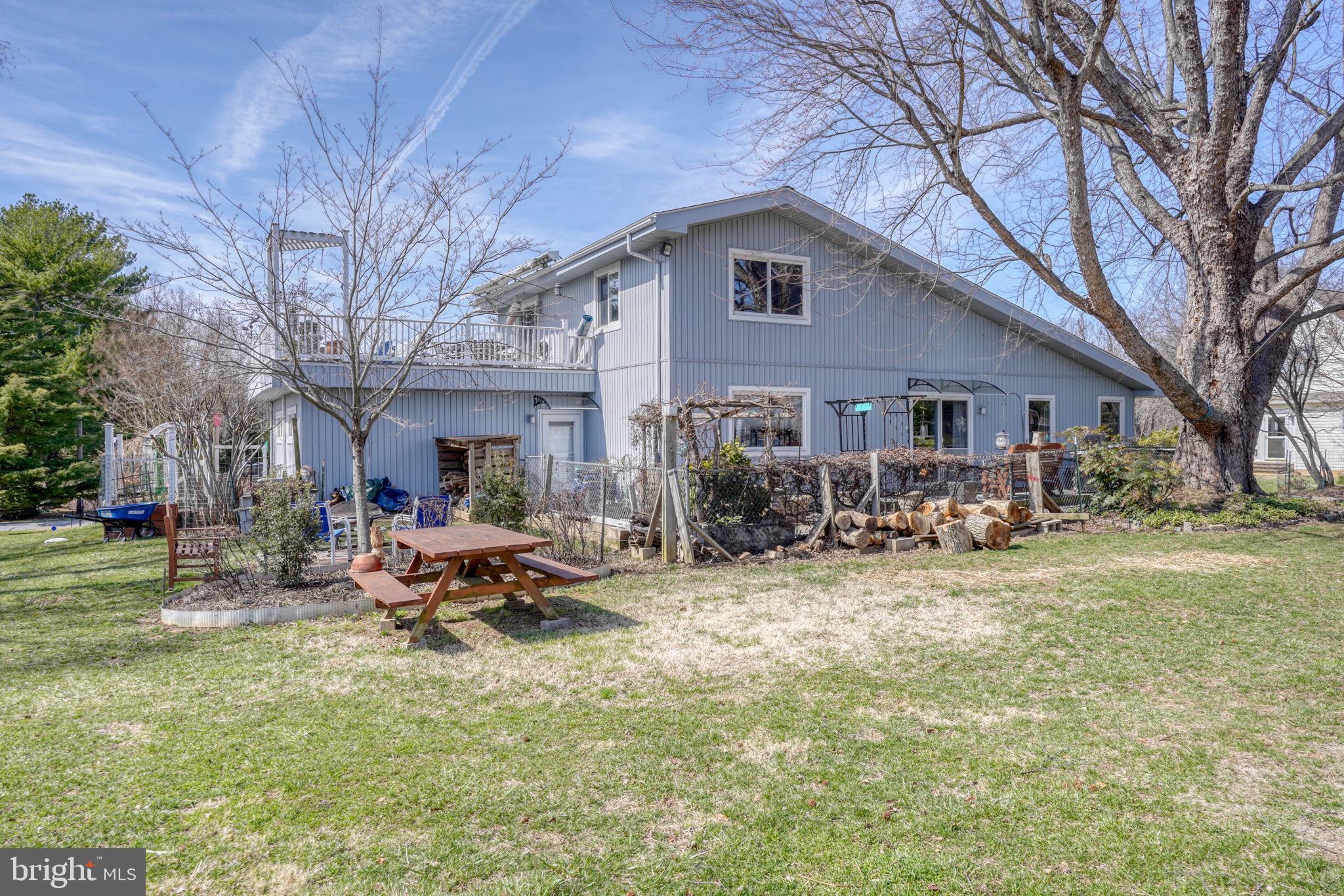 ROLLING HILLS - Residential