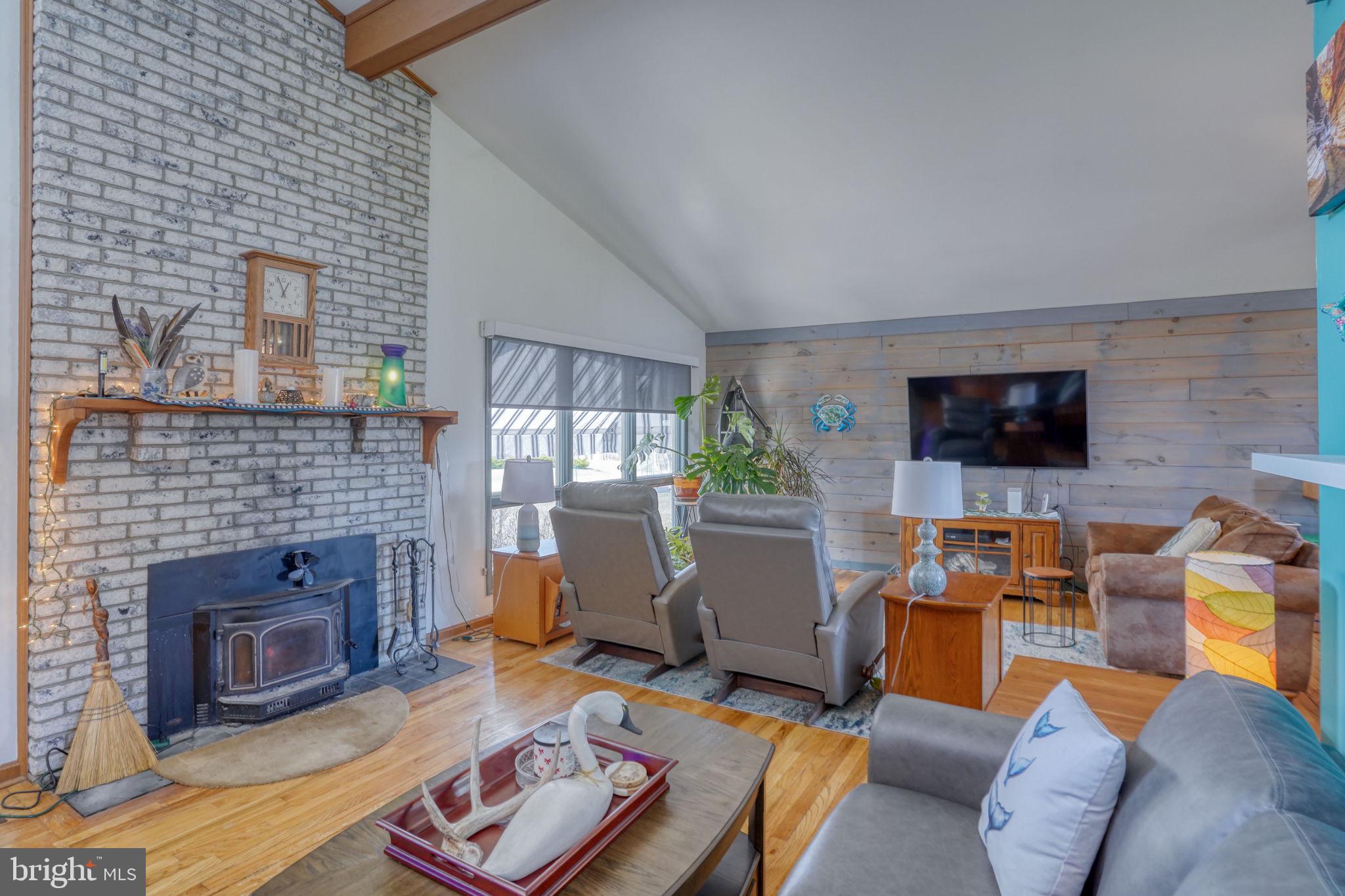 ROLLING HILLS - Residential