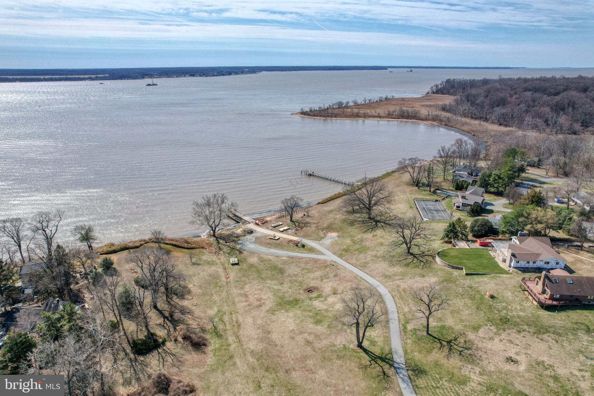 ROLLING HILLS - Residential