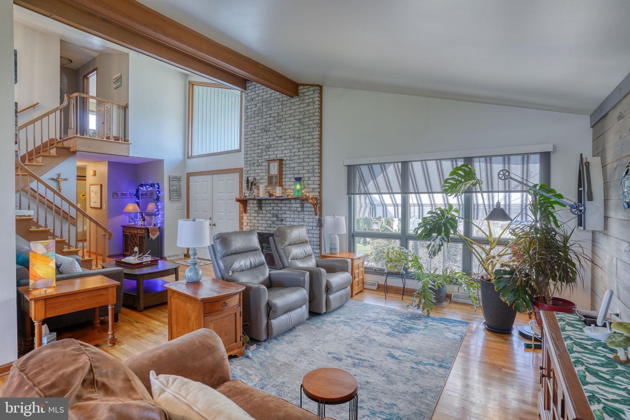 ROLLING HILLS - Residential