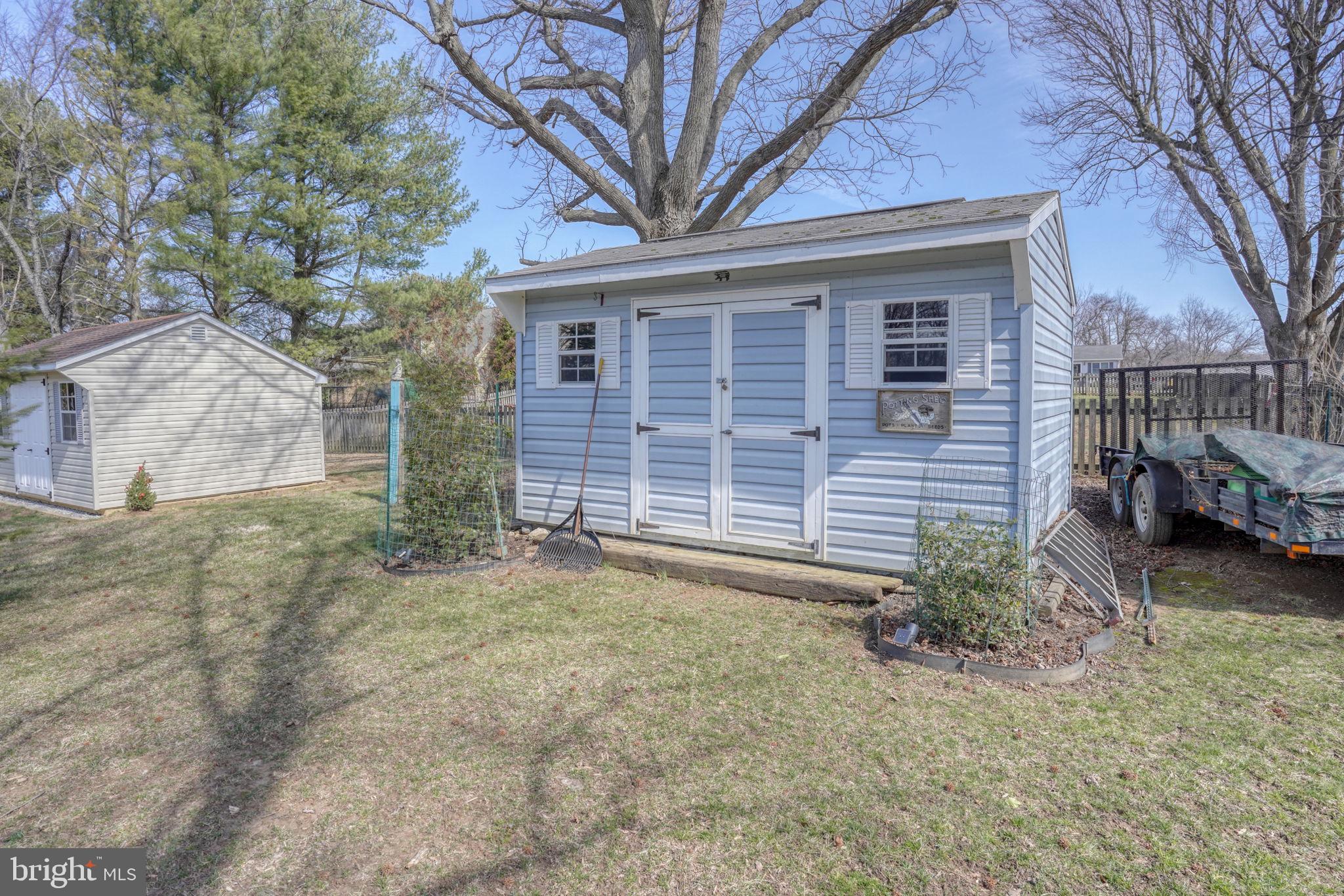 ROLLING HILLS - Residential