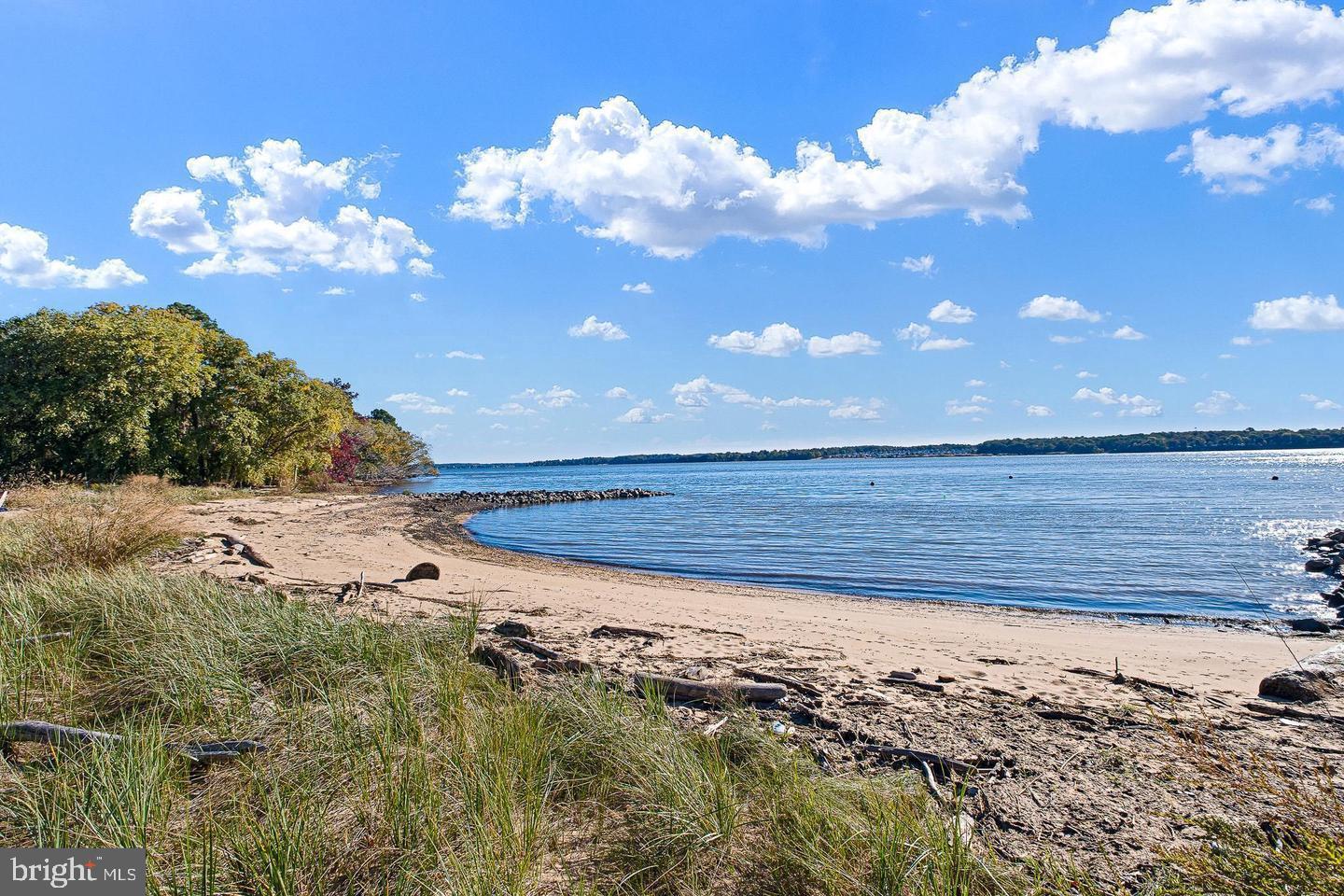 ROLLING HILLS - Residential