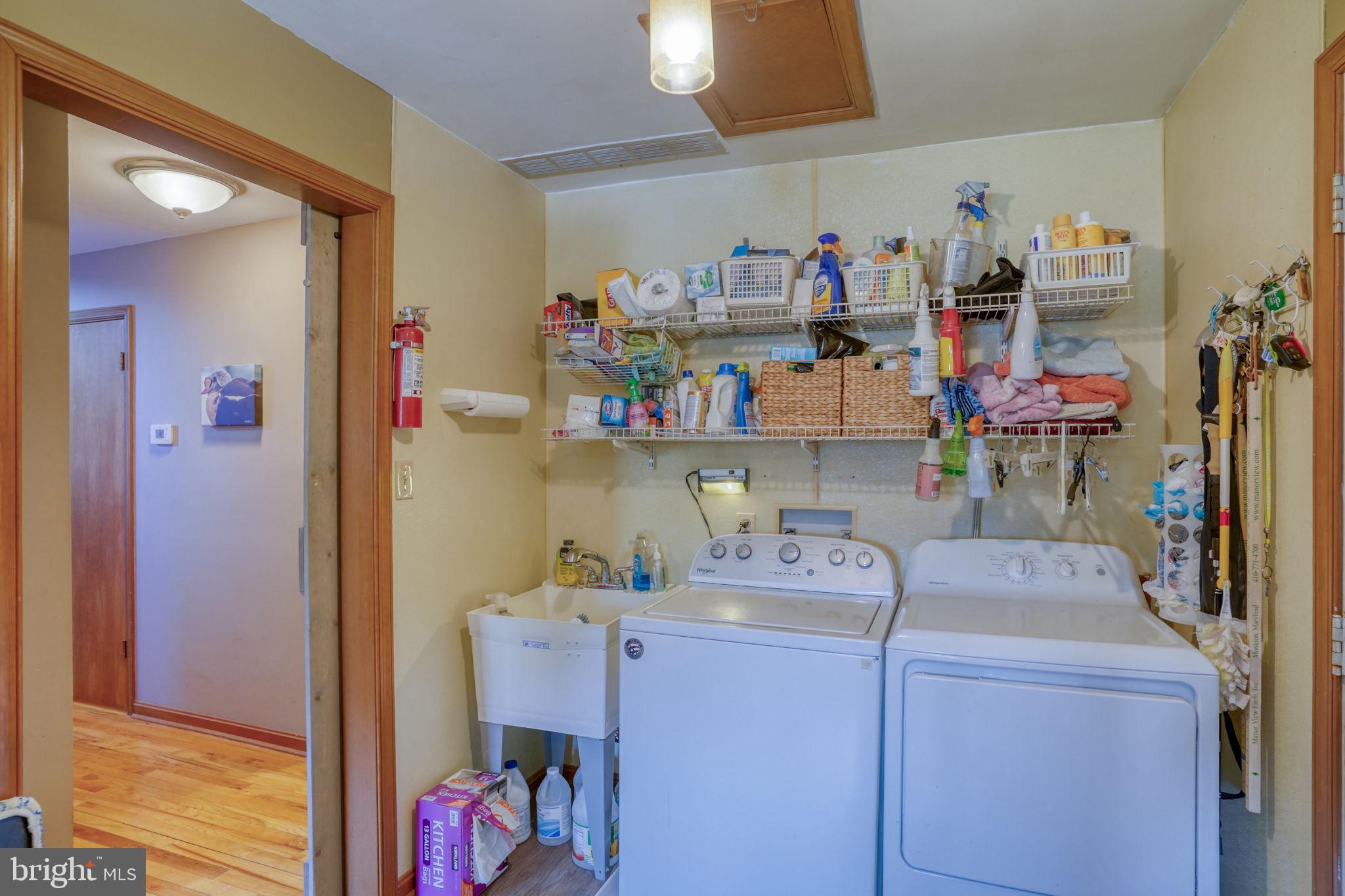 ROLLING HILLS - Residential