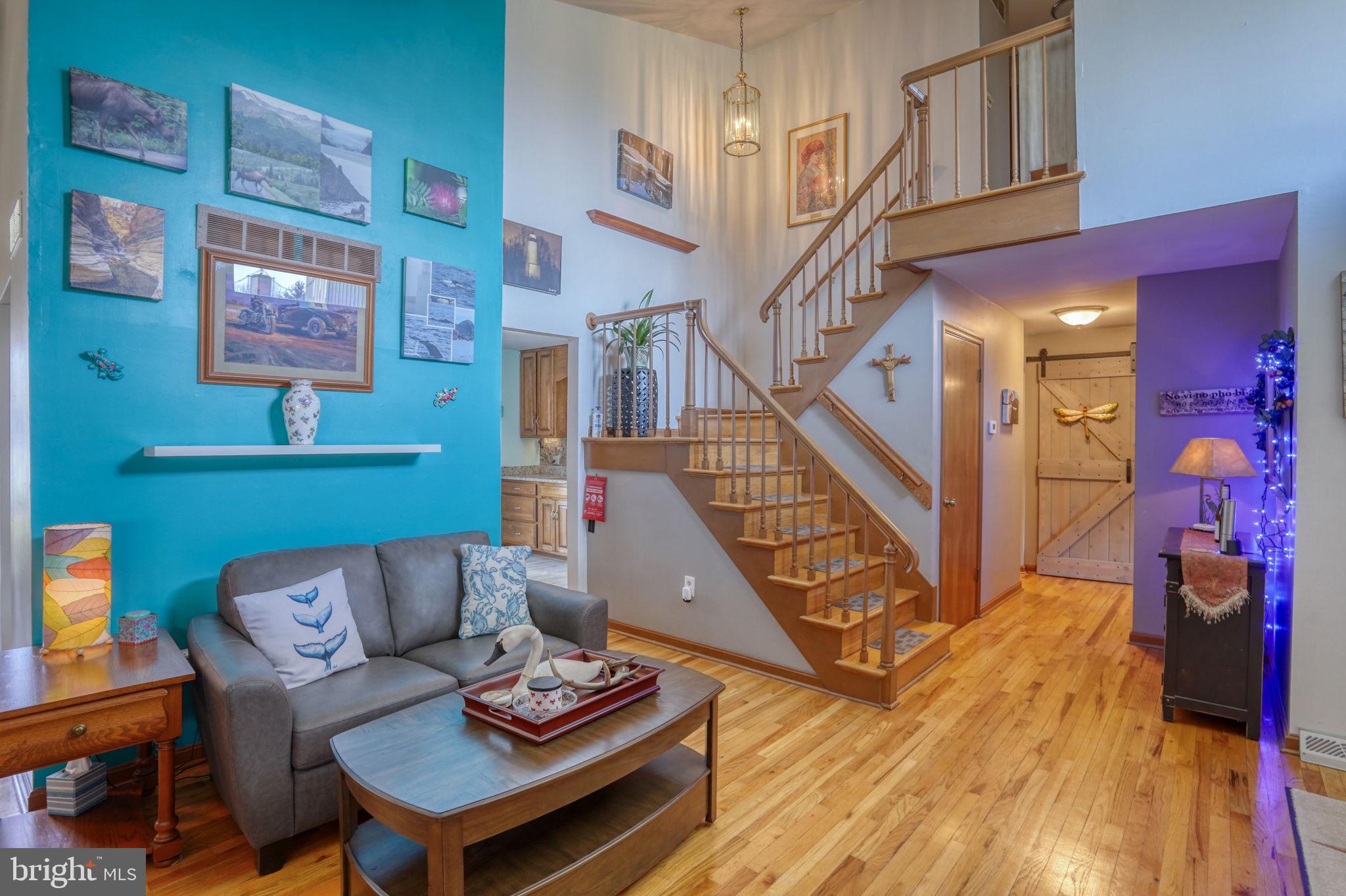 ROLLING HILLS - Residential