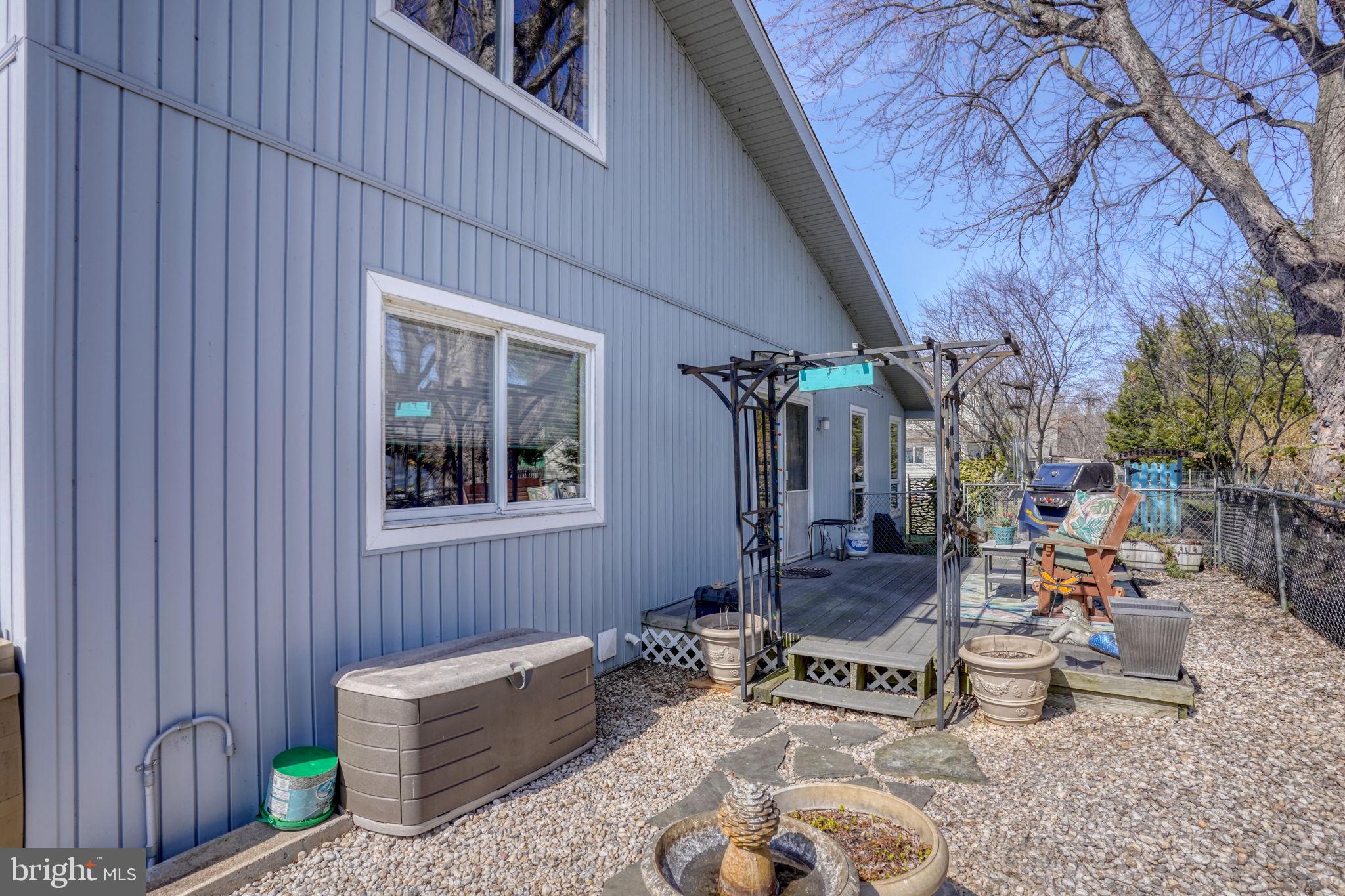 ROLLING HILLS - Residential