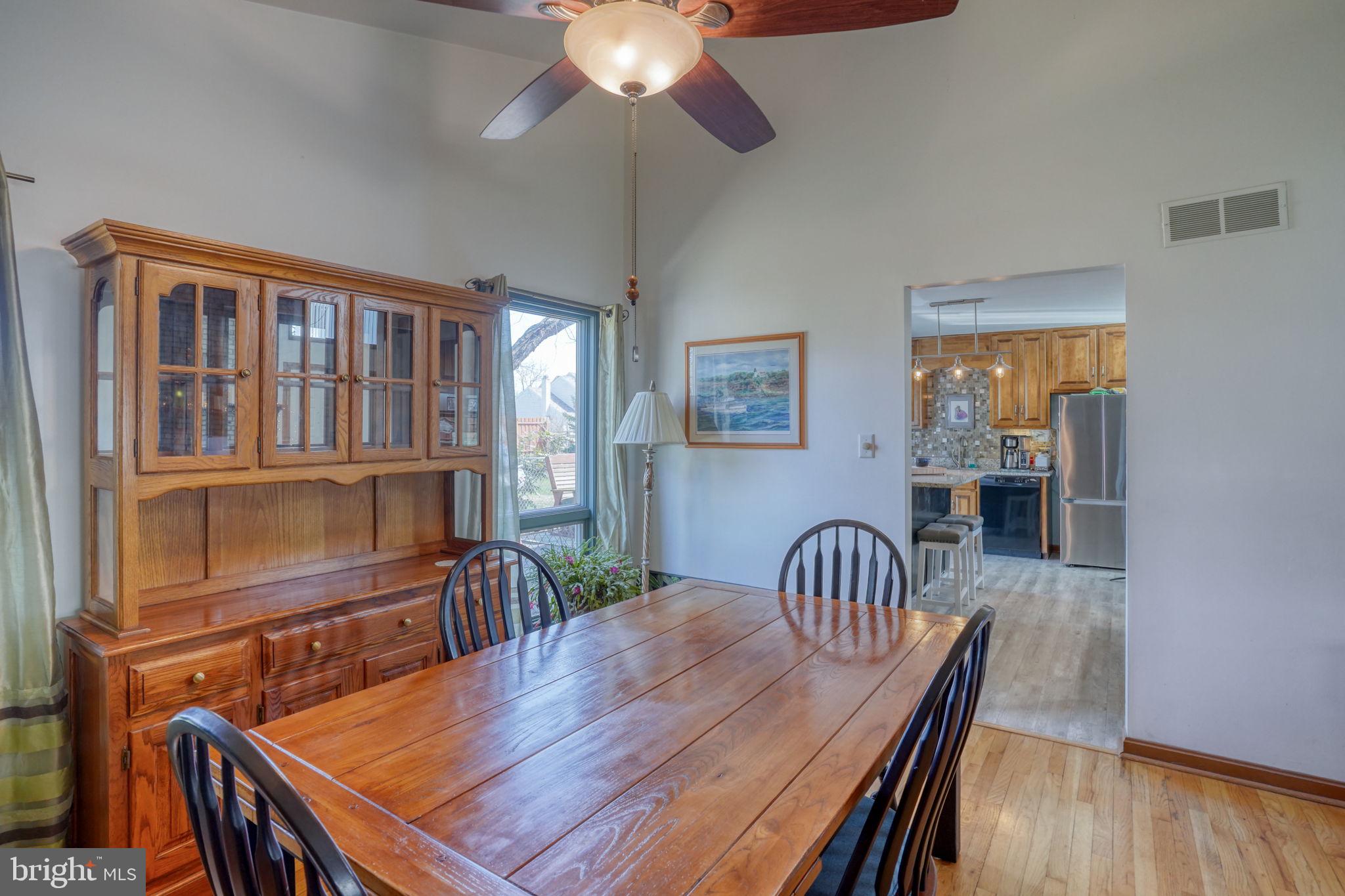 ROLLING HILLS - Residential