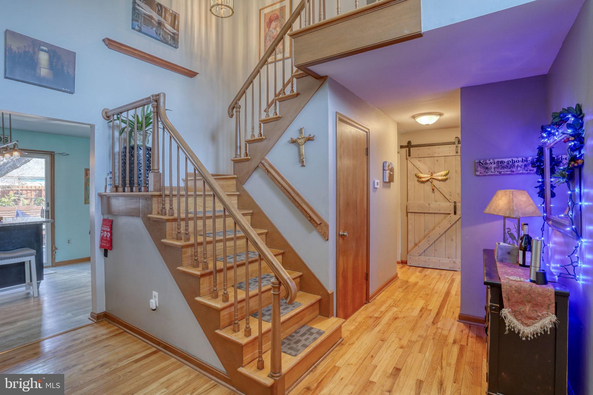 ROLLING HILLS - Residential