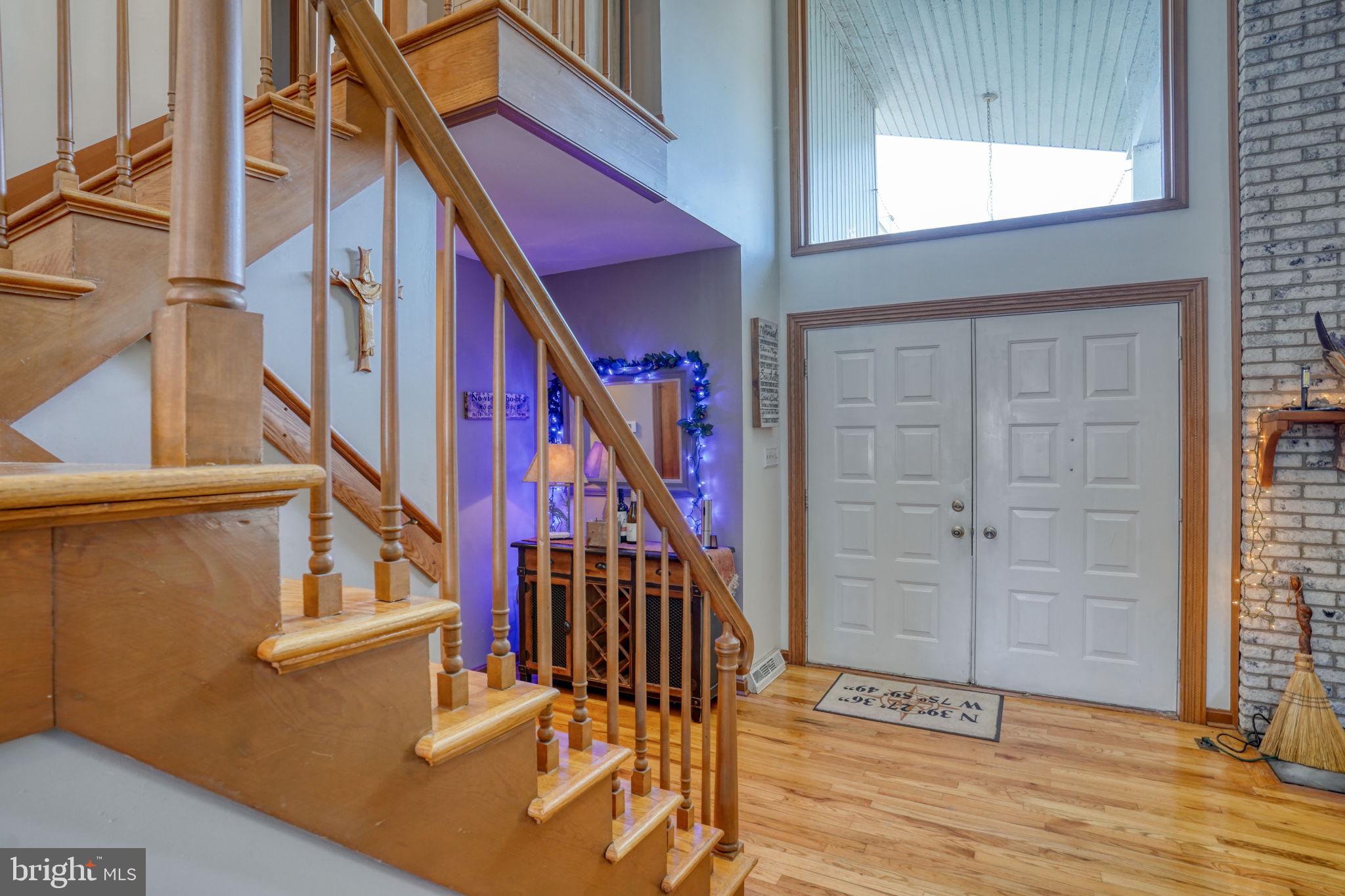 ROLLING HILLS - Residential