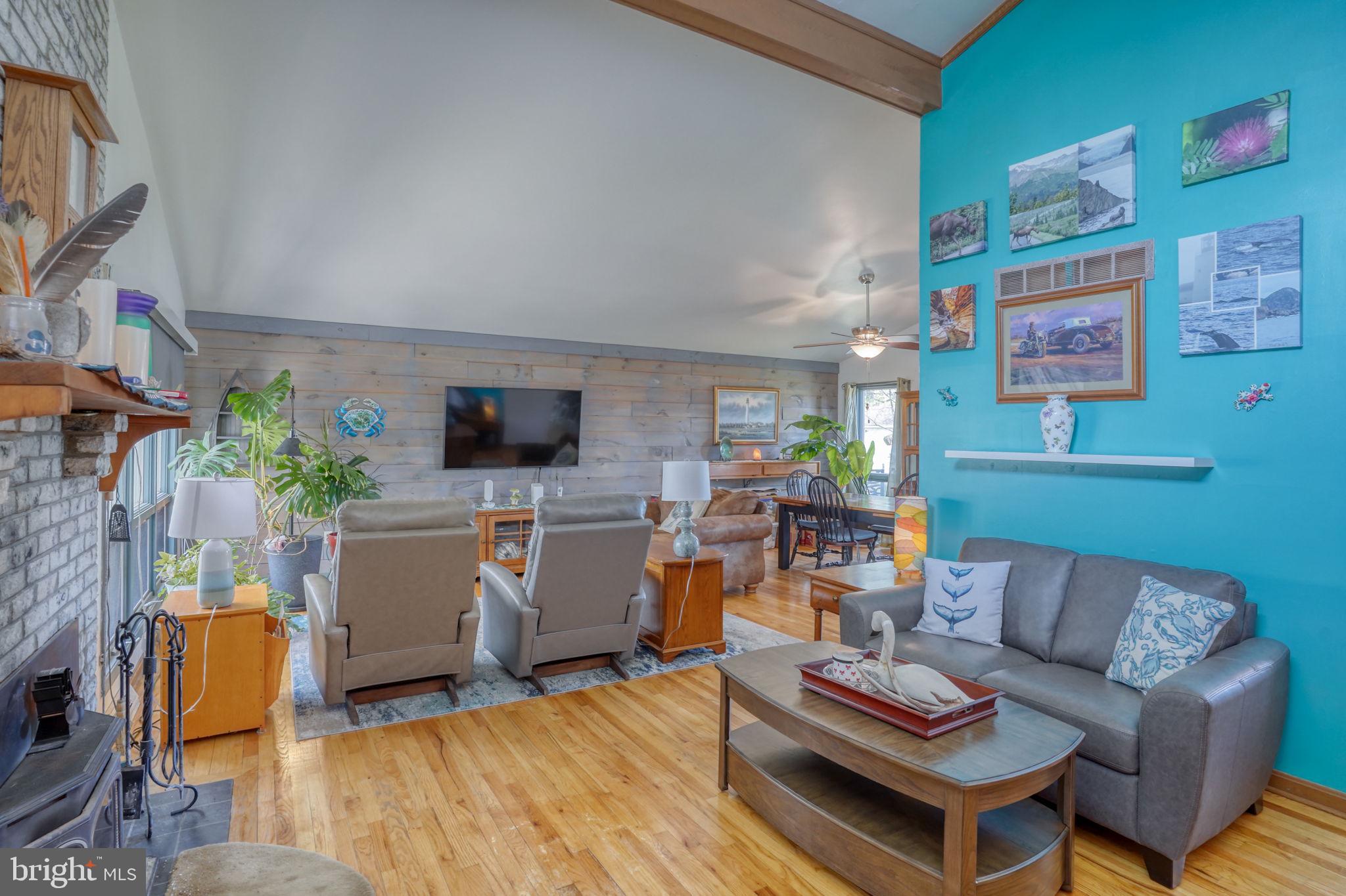 ROLLING HILLS - Residential